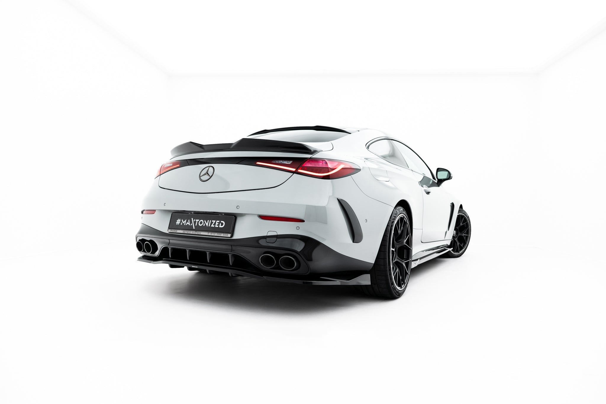 Maxton Design Street+ Mittlerer Diffusor RACE passend für Mercedes-AMG CLE 53 Aero C236 schwarz Hochglanz
