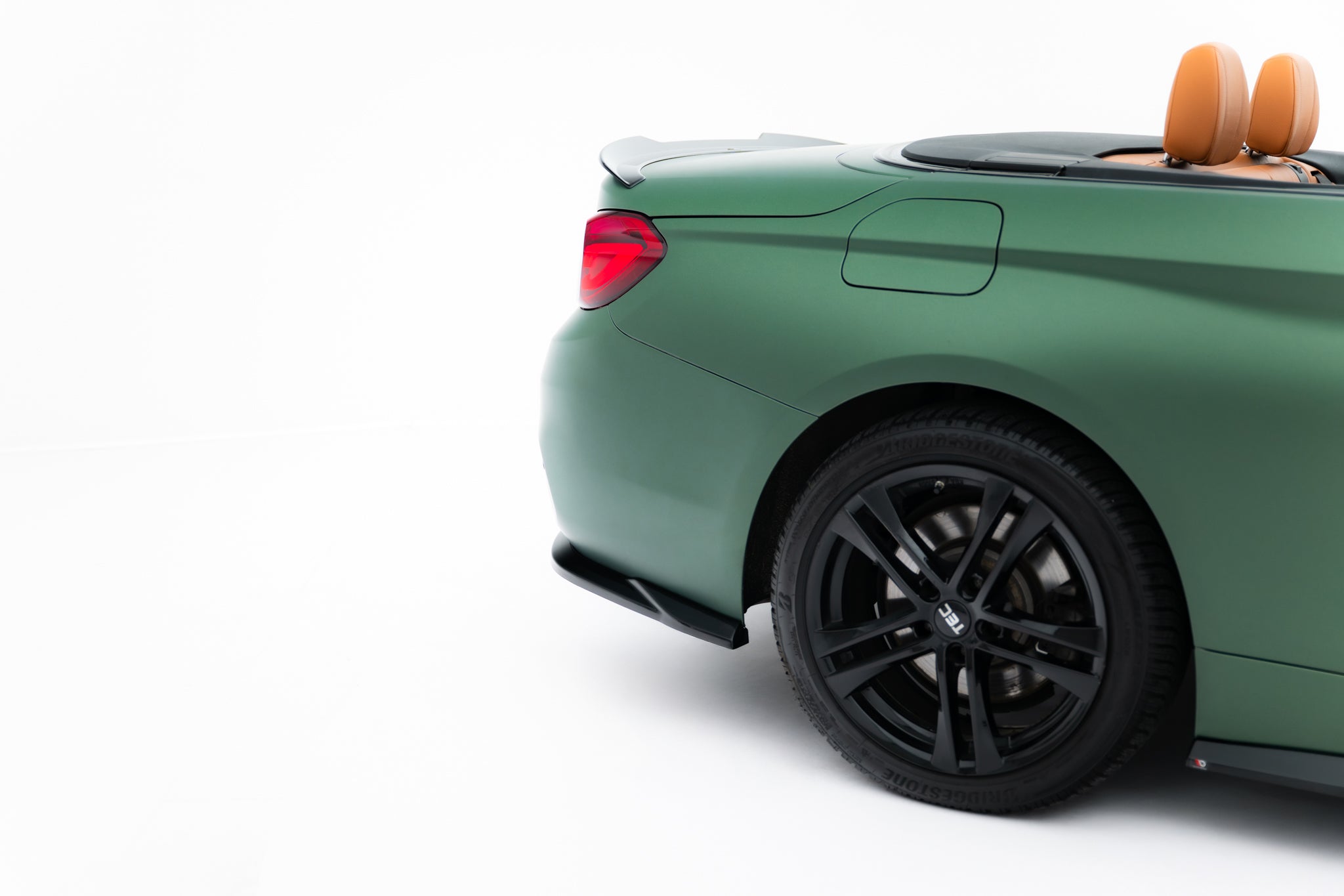 Maxton Design Heck Ansatz Flaps Diffusor passend für BMW 4er Cabrio / Coupe F33 / F32 schwarz Hochglanz
