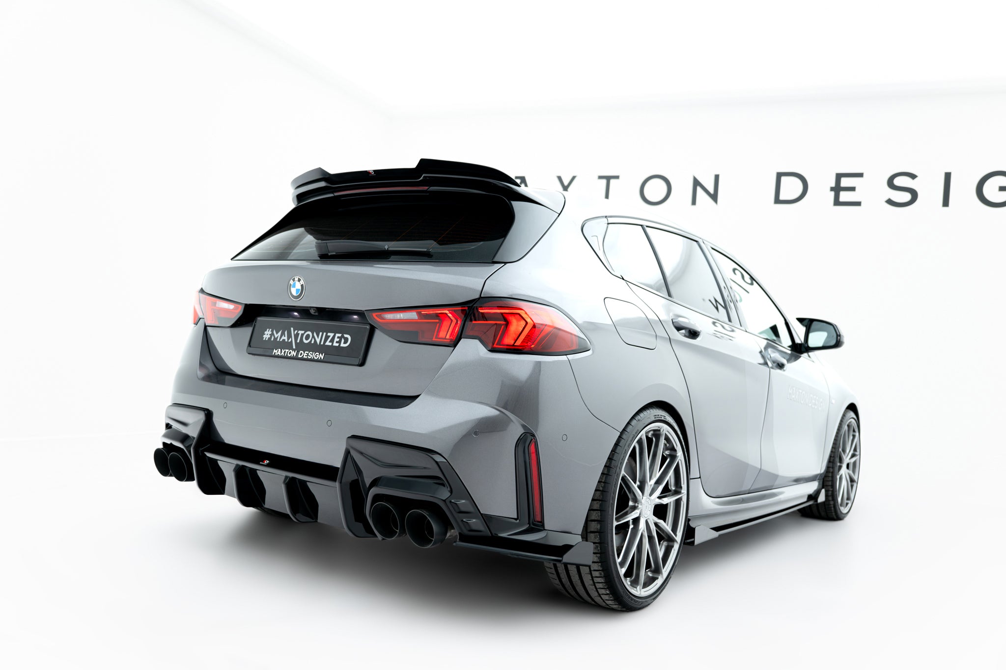 Maxton Design Street Pro Heck Ansatz Flaps Diffusor V.2 + Flaps passend für BMW 1er M-Paket F70 schwarz Hochglanz