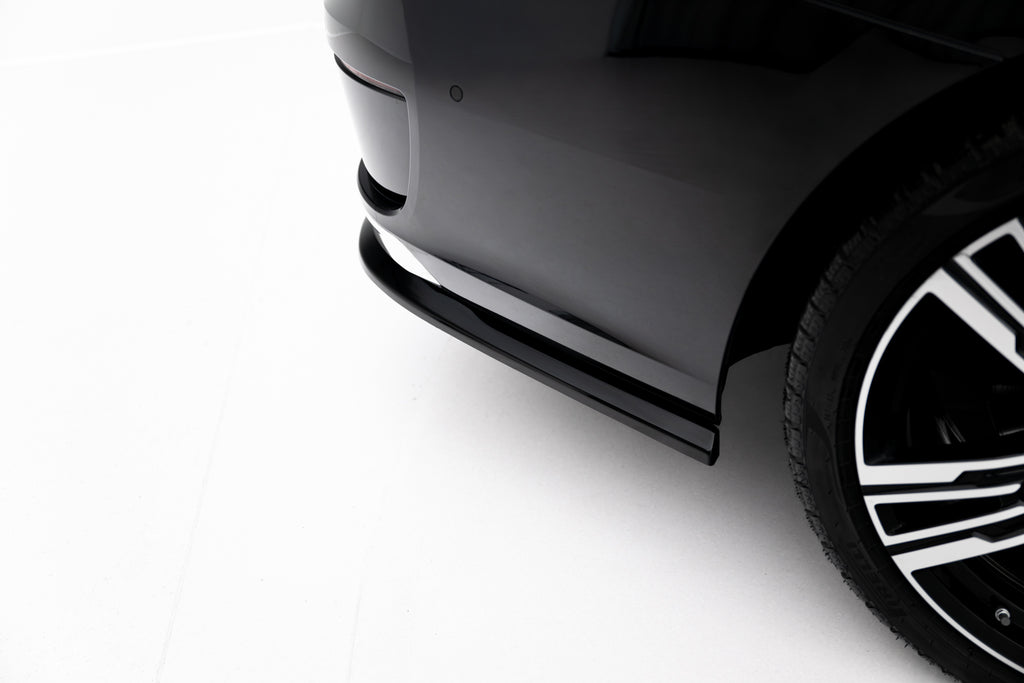 Maxton Design Street+ Mittlerer Diffusor RACE passend für BMW 7 G70 schwarz Hochglanz