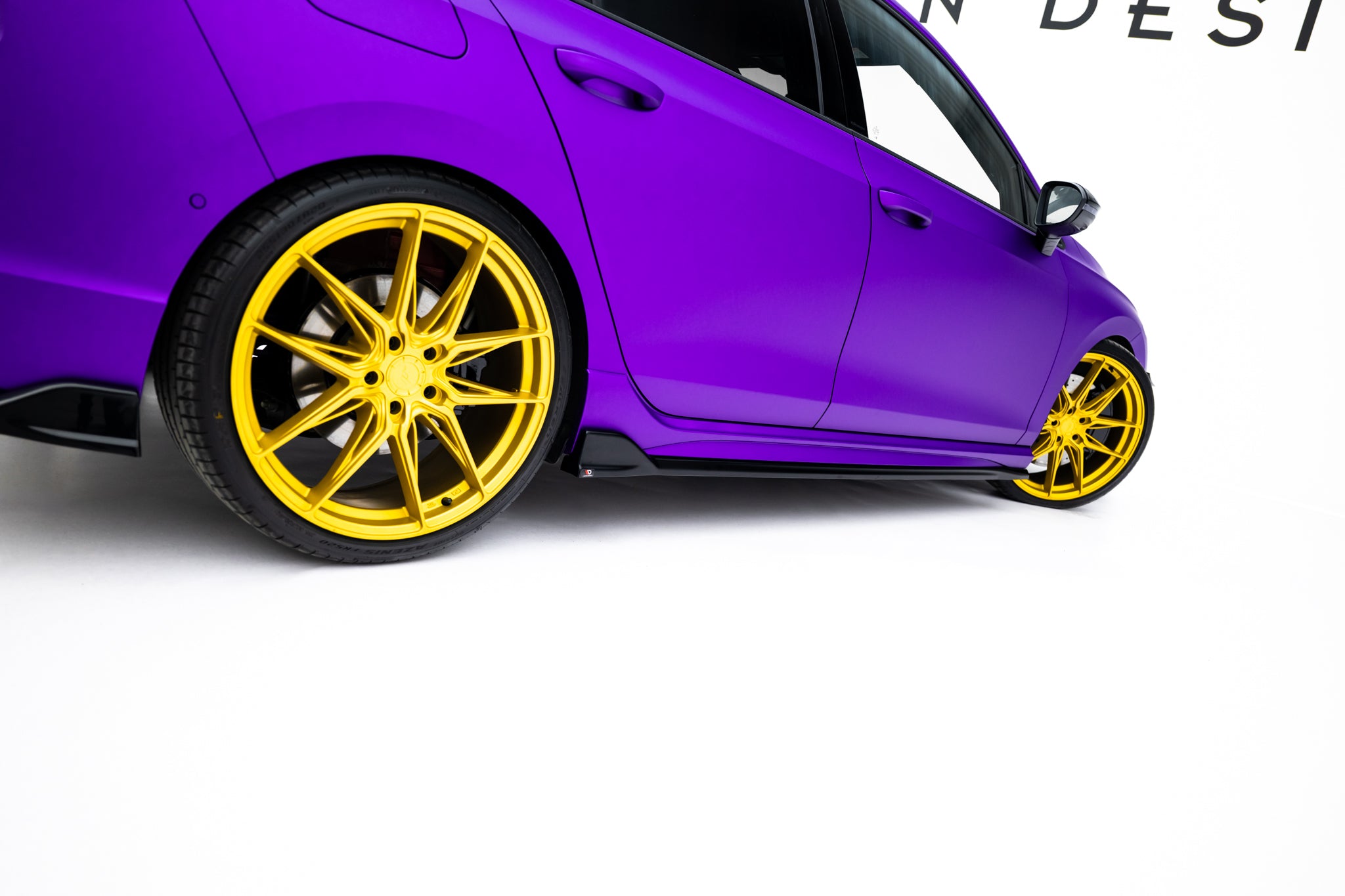 Maxton Design Street+ Seitenschweller Leisten passend für V.4 VW Golf R Hatchback Mk8 / Mk8 Facelift schwarz Hochglanz