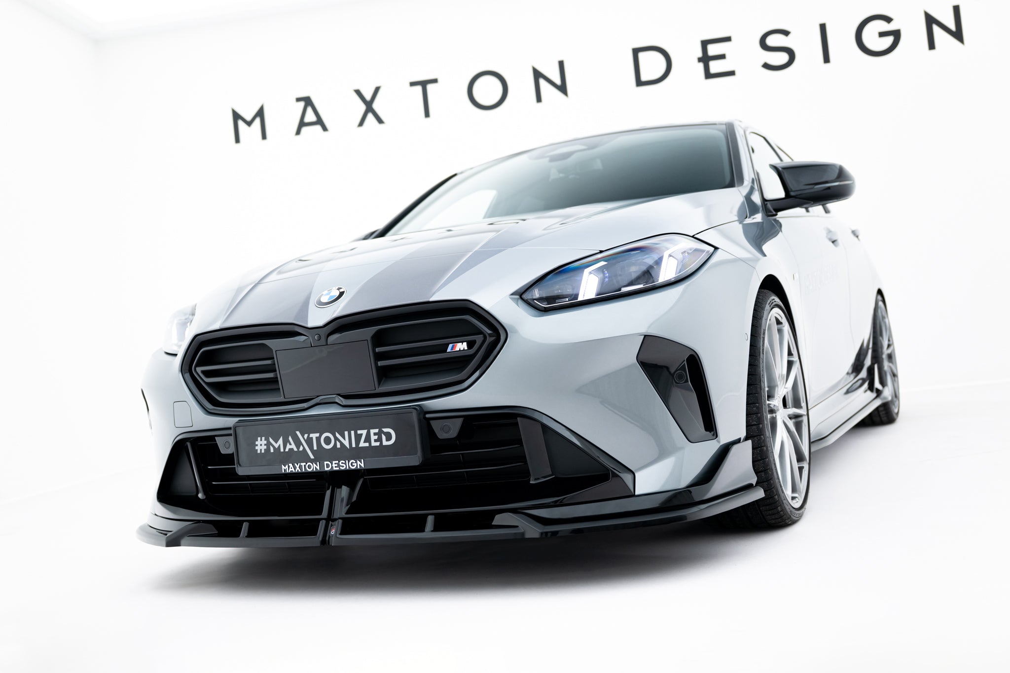 Maxton Design Street+ Spoilerlippe Front Ansatz V.1 passend für BMW M135i M Performance F70 schwarz Hochglanz
