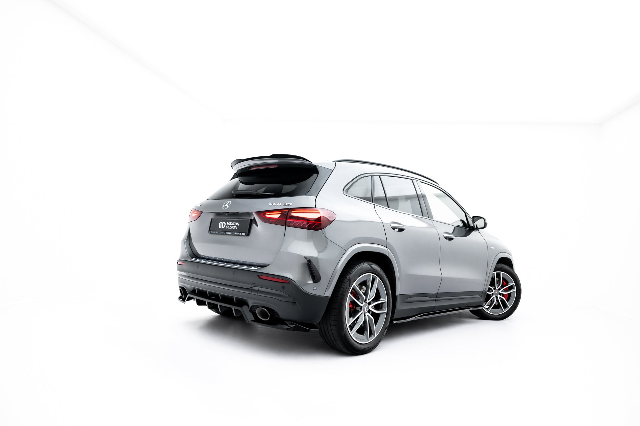 Maxton Design Street+ Mittlerer Diffusor RACE passend für Mercedes-AMG GLA 35 H247 Facelift schwarz Hochglanz
