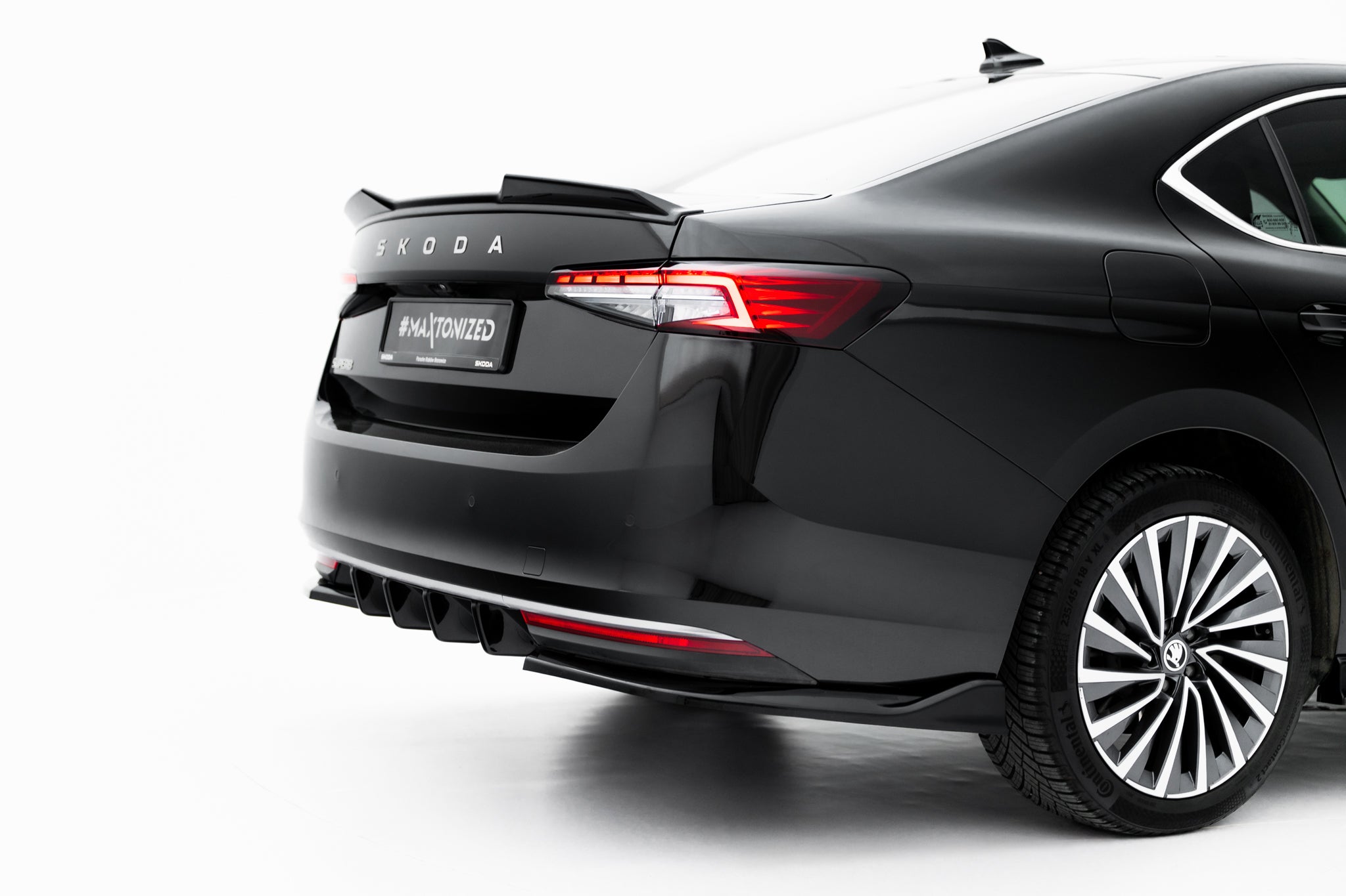 Maxton Design Diffusor Heck Ansatz passend für Skoda Superb Sportline Mk4 schwarz Hochglanz