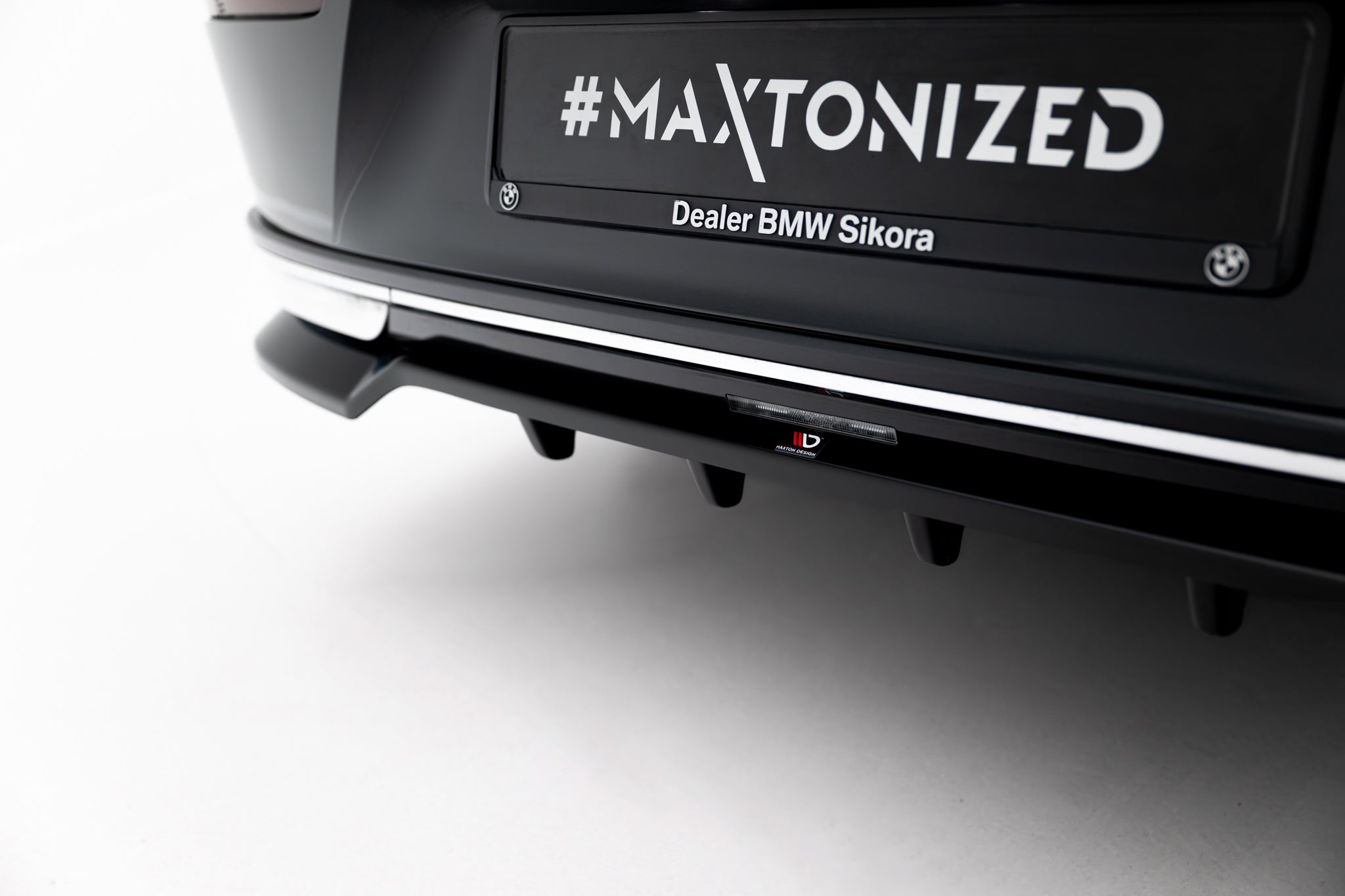 Maxton Design Street+ Mittlerer Diffusor RACE passend für BMW 7 G70 schwarz Hochglanz