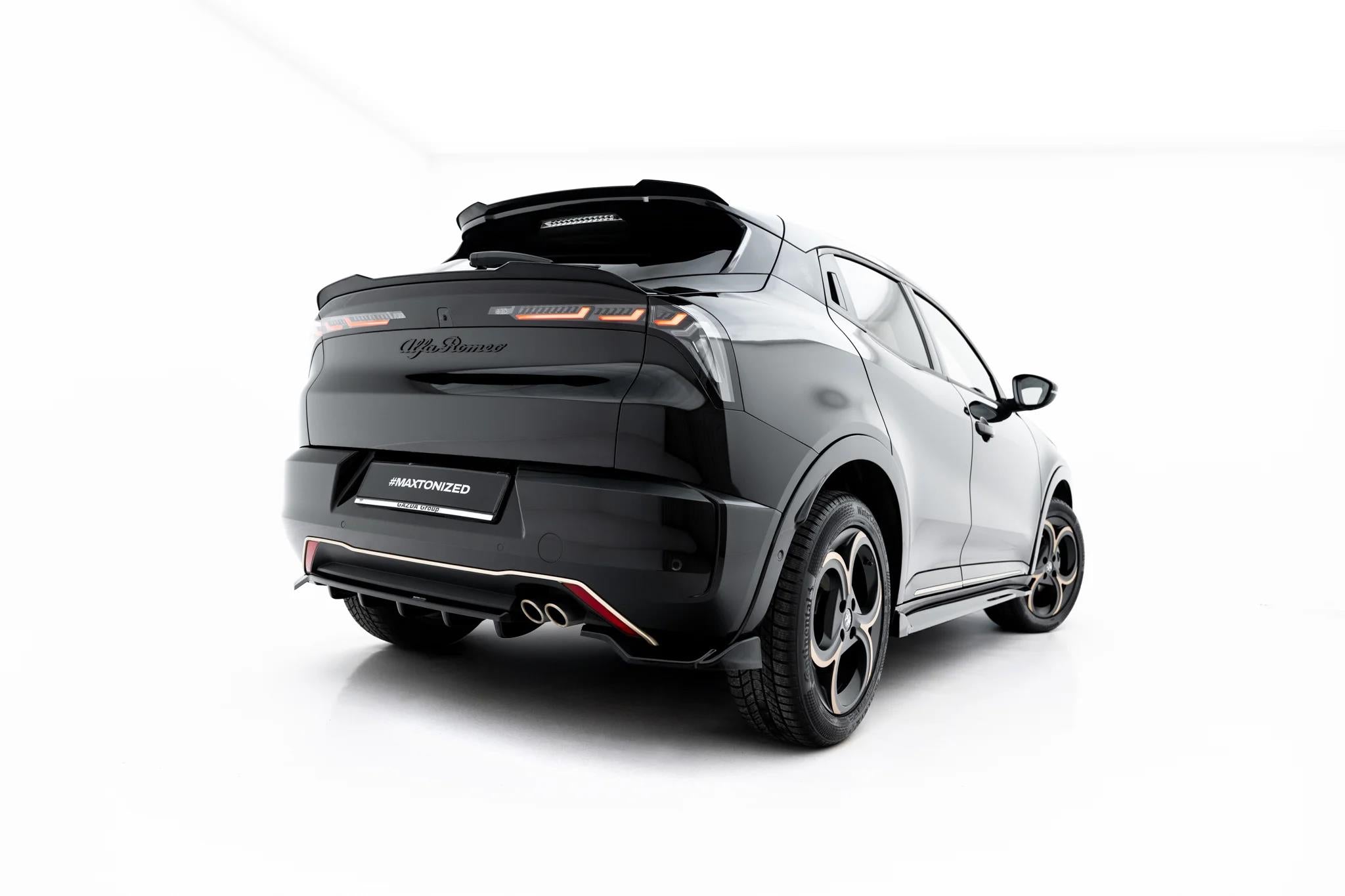 Maxton Design Street+ Mittlerer Diffusor Race Passend für Alfa Romeo Junior Mk1 Schwarz Hochglanz