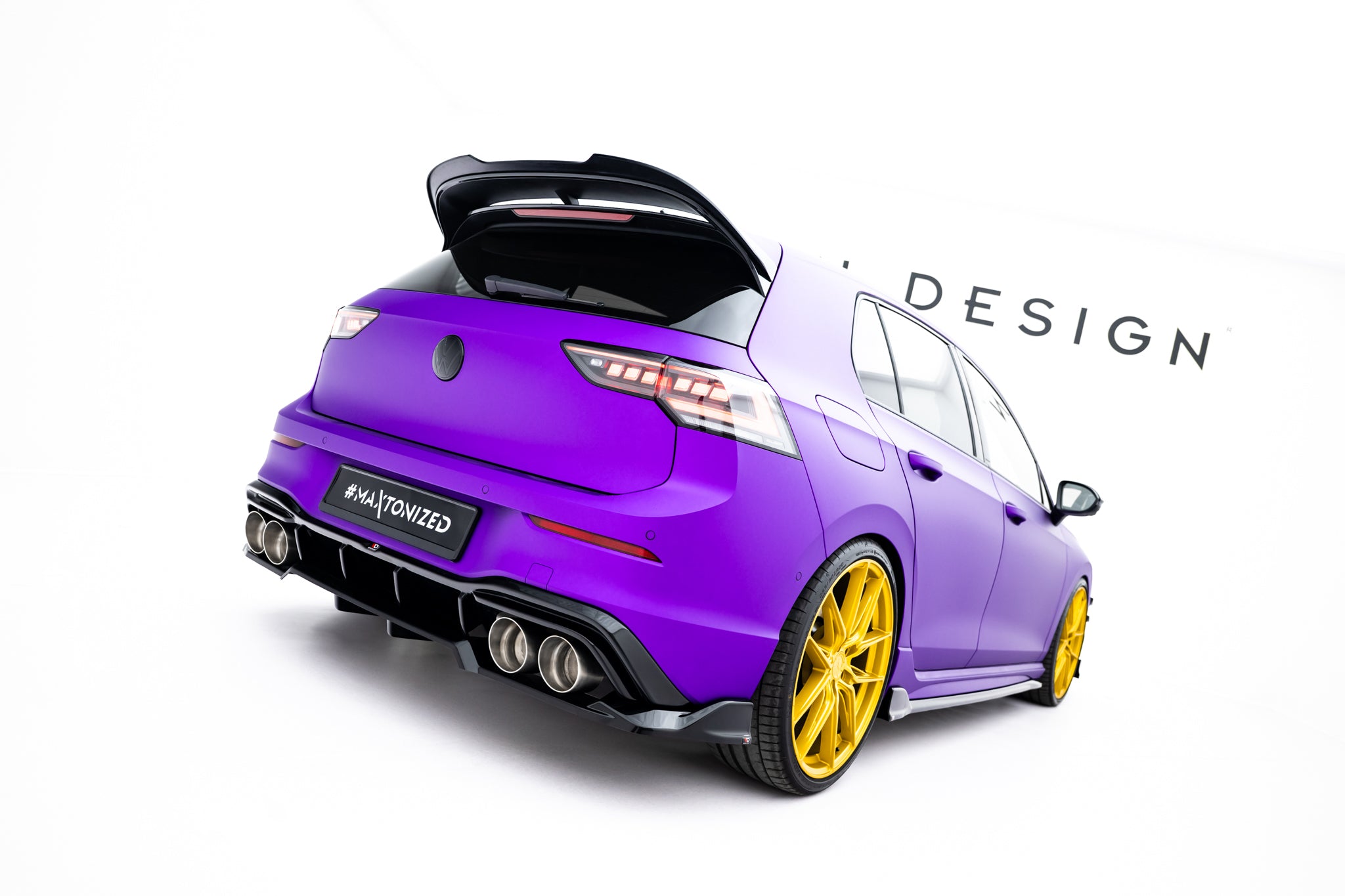 Maxton Design Street+ Mittlerer Diffusor RACE passend für V.1 VW Golf R Hatchback Mk8 / Mk8 Facelift schwarz Hochglanz