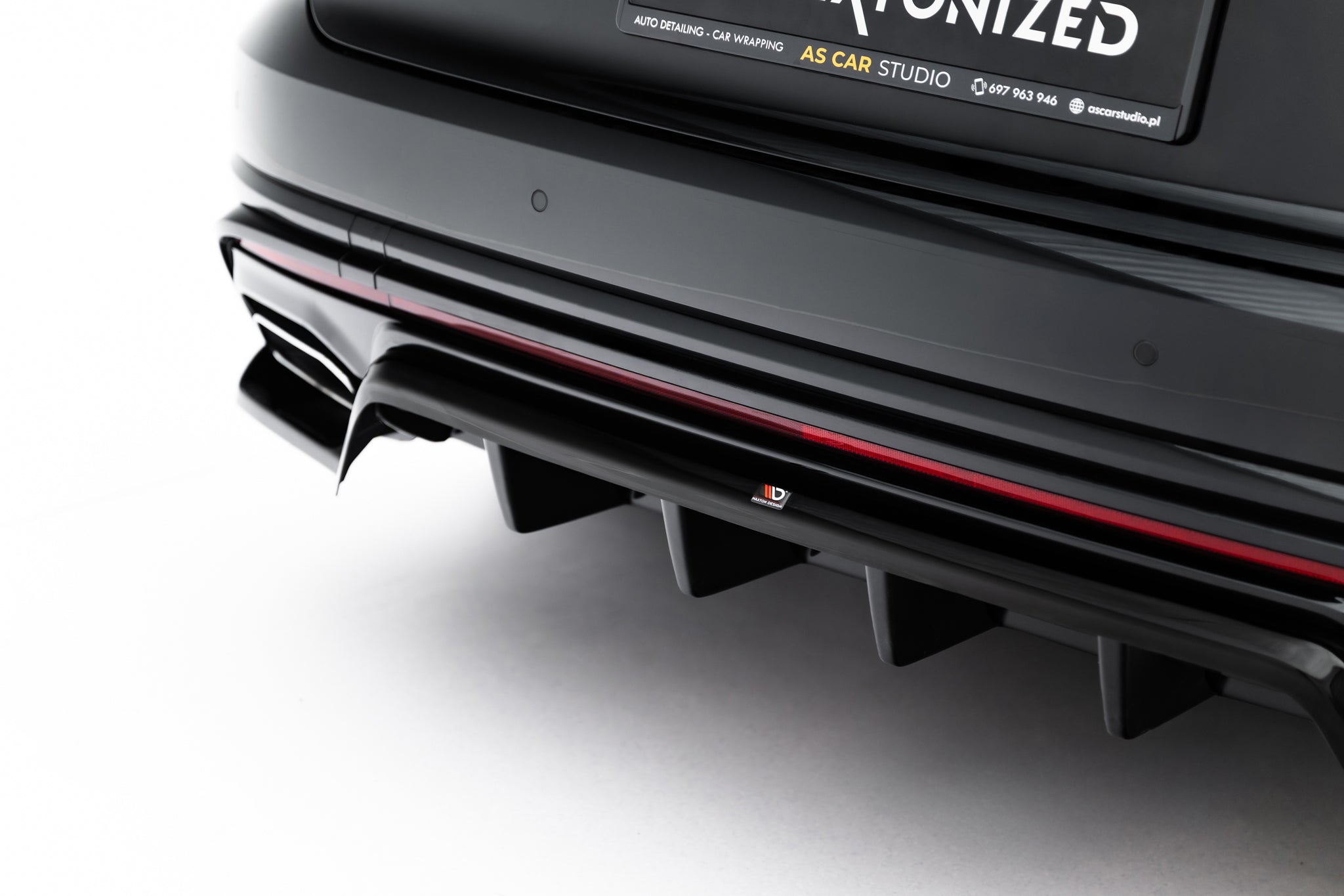 Maxton Design Street+ Mittlerer Diffusor RACE passend für VW Touareg R-Line Mk3 Facelift schwarz Hochglanz