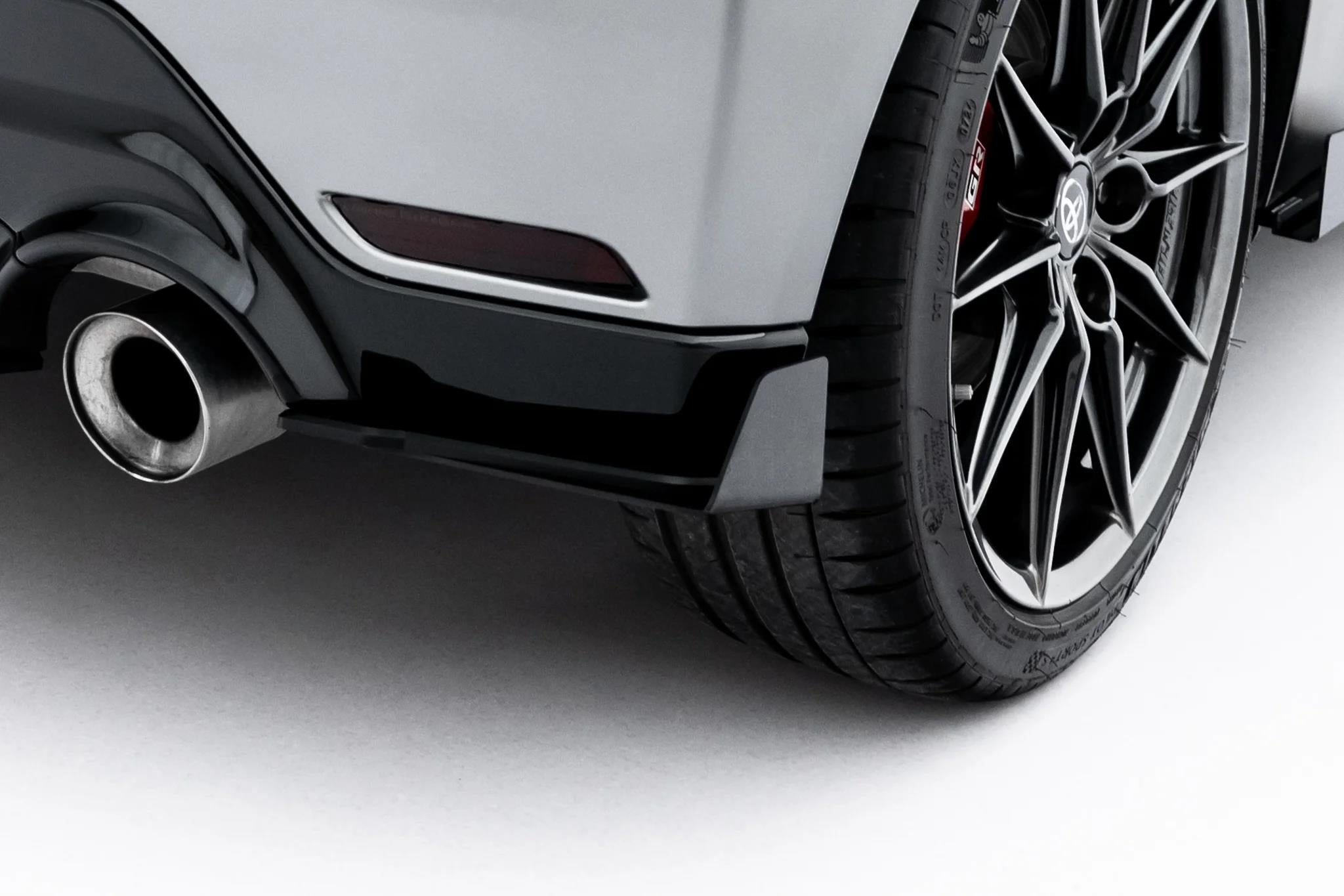 Maxton Design Street Pro Heck Ansatz Flaps Diffusor + Flaps passend für Toyota GR Yaris Mk4 Facelift schwarz Hochglanz