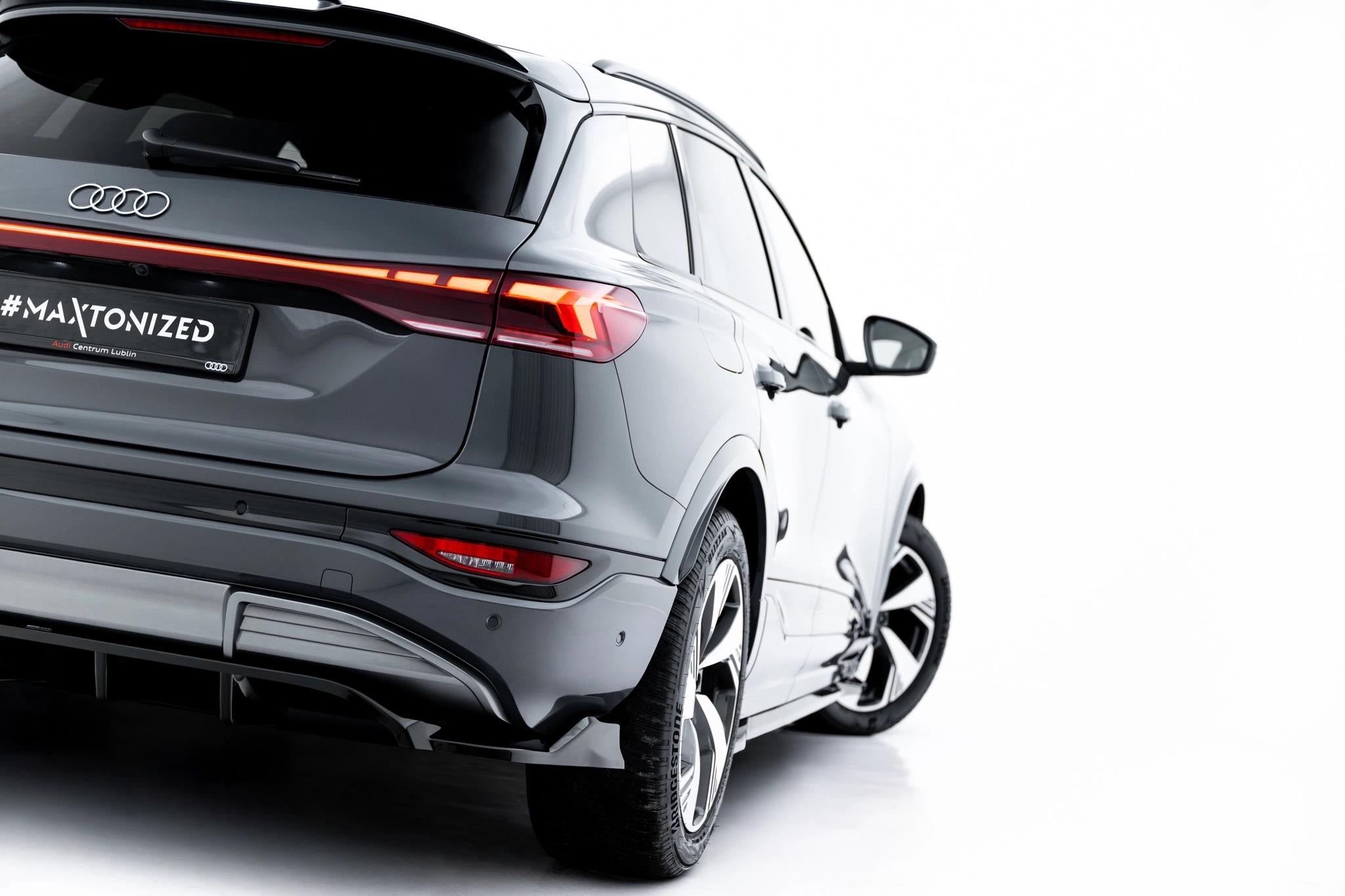 Maxton Design Street+ Mittlerer Diffusor RACE passend für Audi Q6 e-tron S-Line / SQ6 e-tron SUV / Sportback Mk1 schwarz Hochglanz