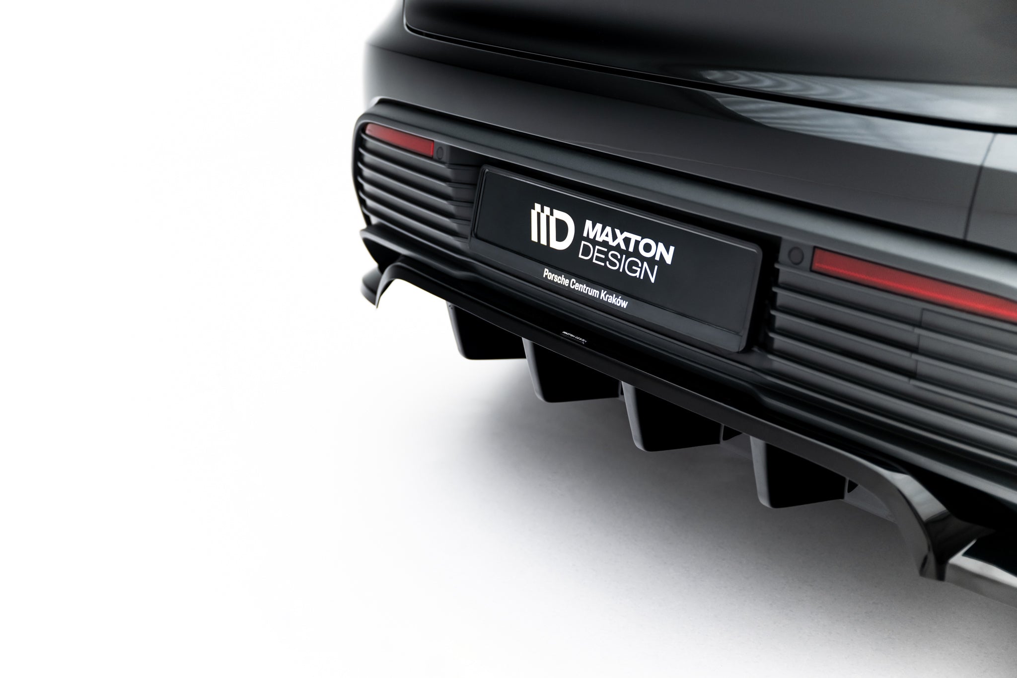 Maxton Design Street+ Mittlerer Diffusor RACE passend für Porsche Macan EV Mk1 schwarz Hochglanz