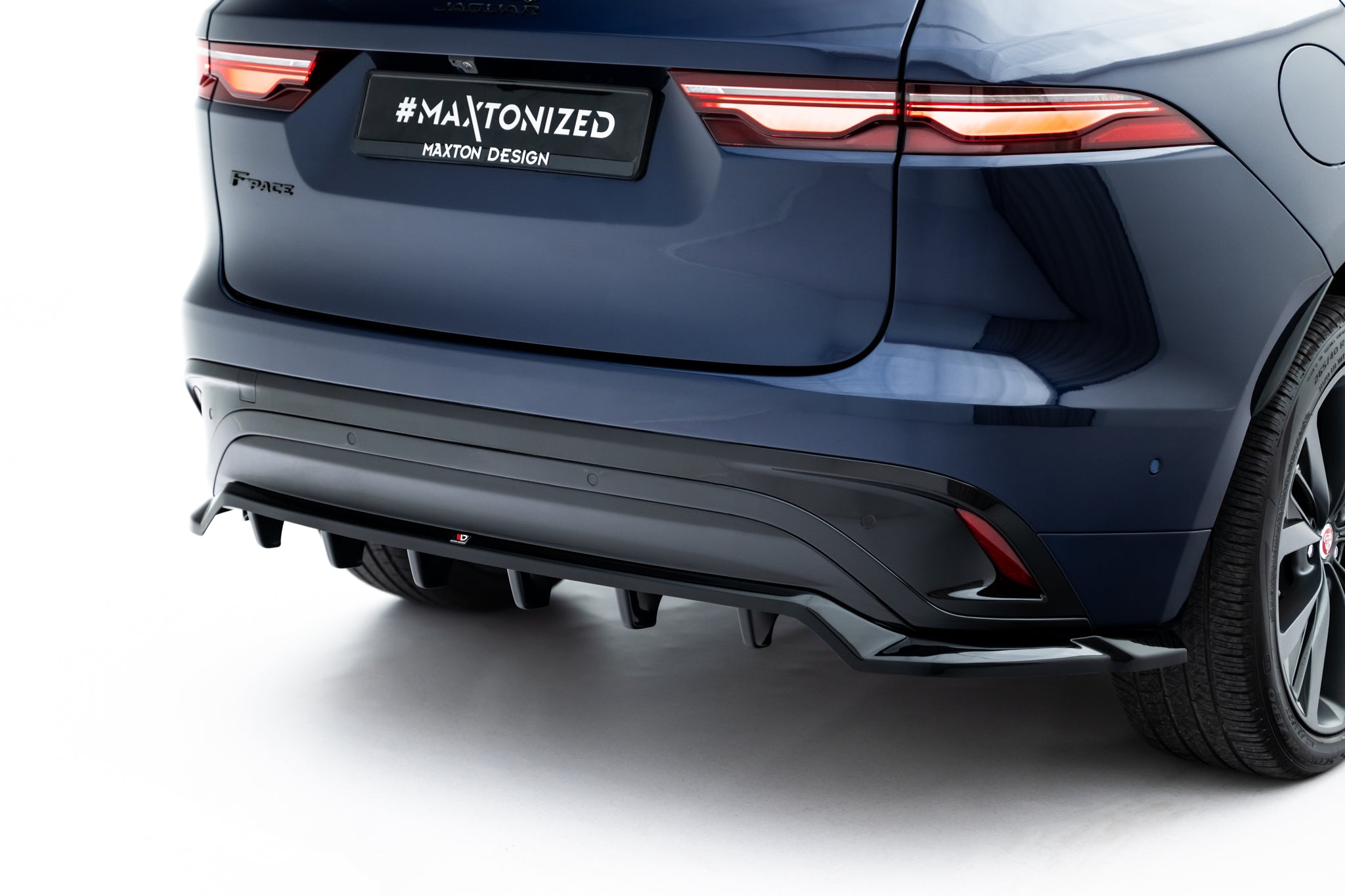 Maxton Design Street+ Mittlerer Diffusor RACE passend für Jaguar F-Pace R-Sport X761 Facelift schwarz Hochglanz