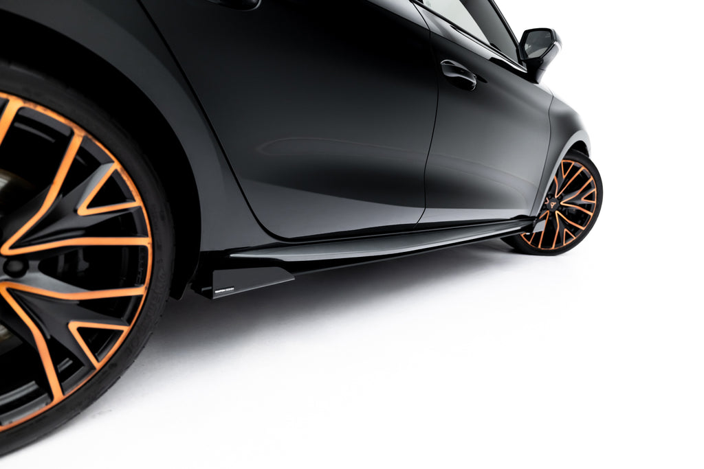 Maxton Design Street Pro Street+ Seitenschweller Leisten + Flaps passend für Cupra Leon ST / Hatchback Aero Mk1 / Mk1 Facelift schwarz Hochglanz
