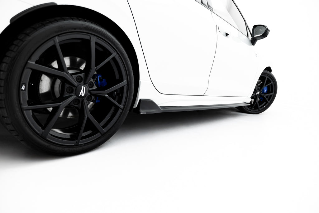 Maxton Design Street+ Seitenschweller Leisten passend für VW Golf R Variant Mk8 / Mk8 Facelift schwarz Hochglanz