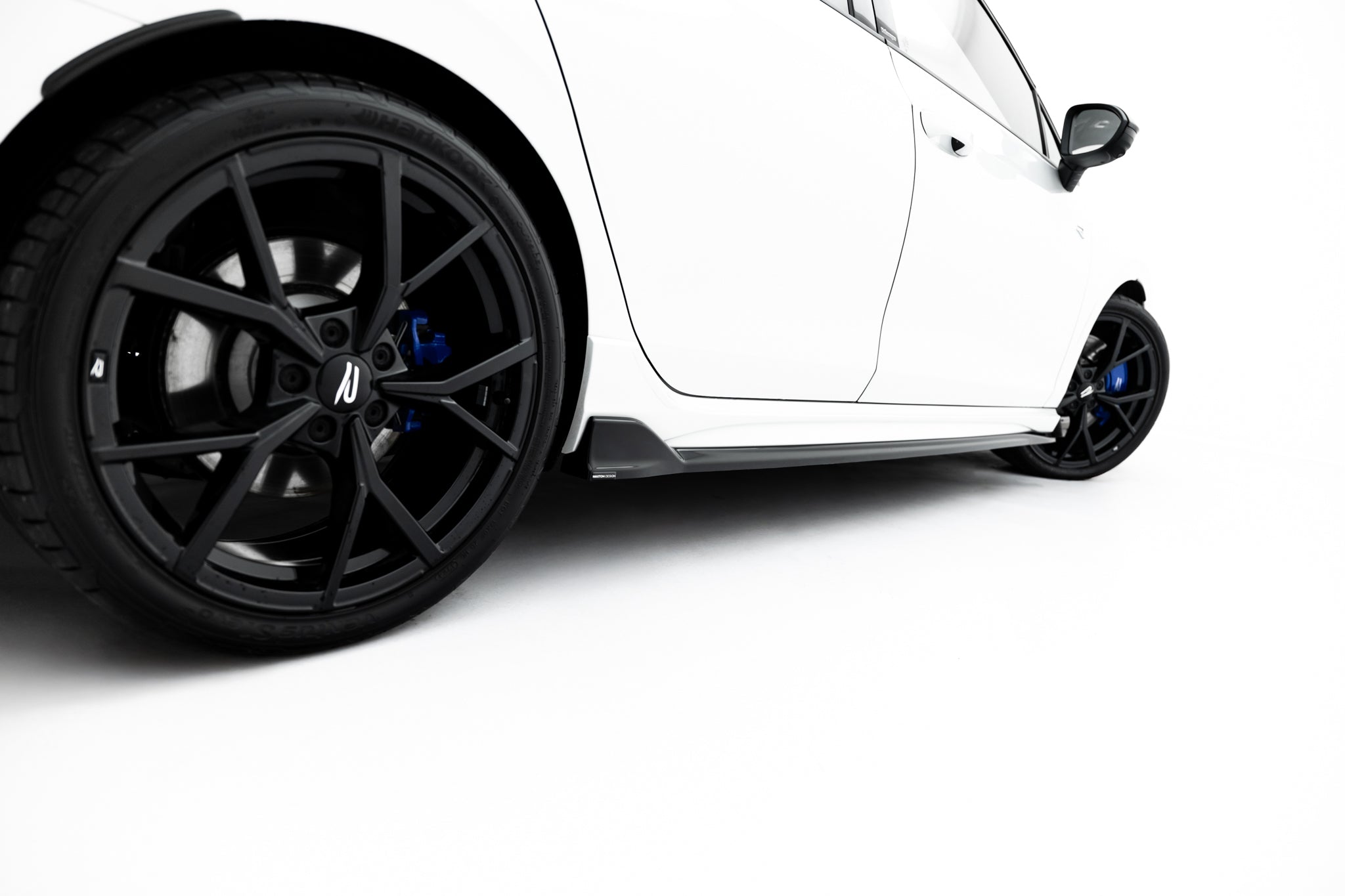 Maxton Design Street+ Seitenschweller Leisten passend für VW Golf R Variant Mk8 / Mk8 Facelift schwarz Hochglanz