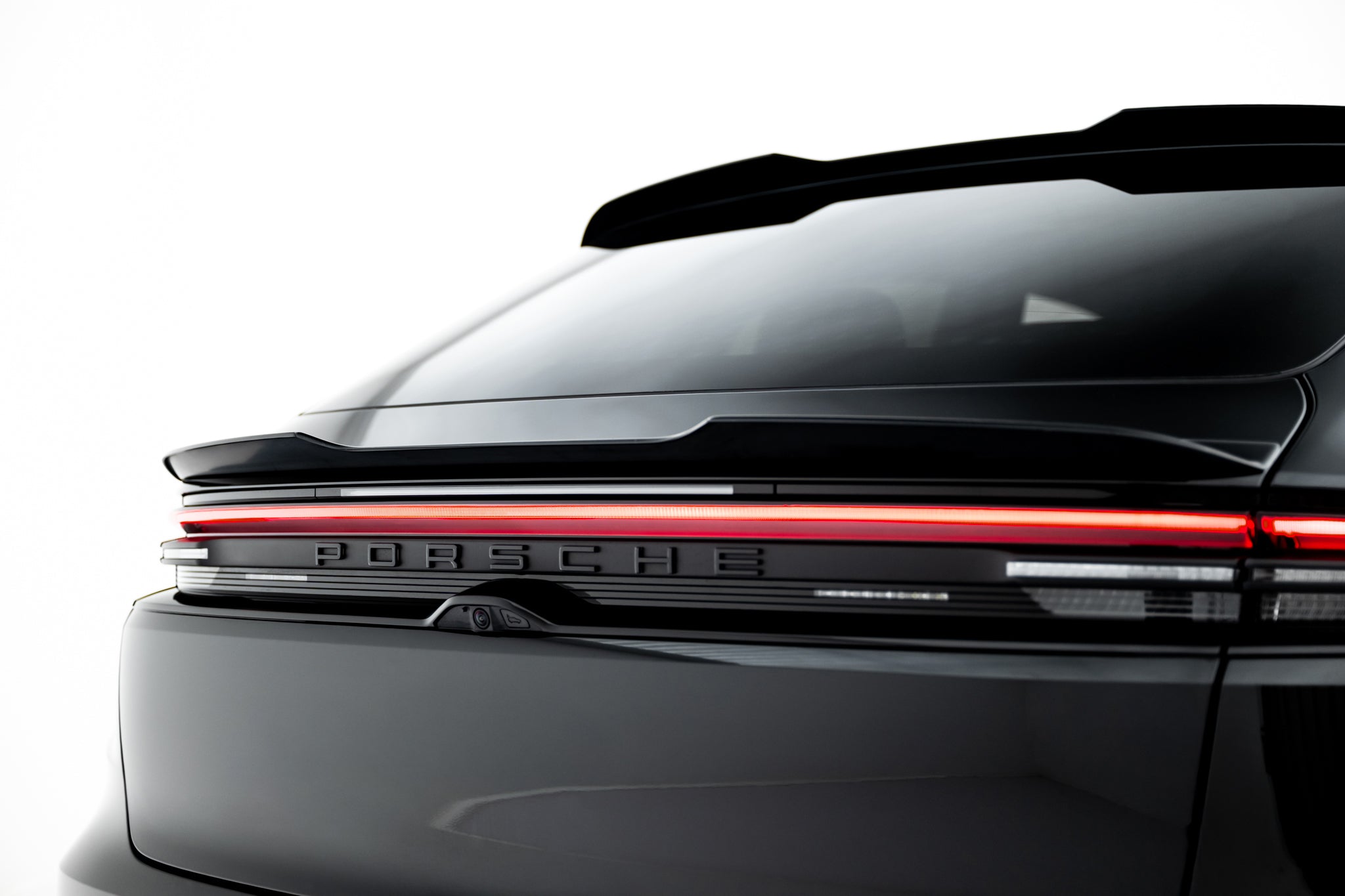 Maxton Design Niedriger Spoiler CAP passend für Porsche Macan EV Mk1 schwarz Hochglanz