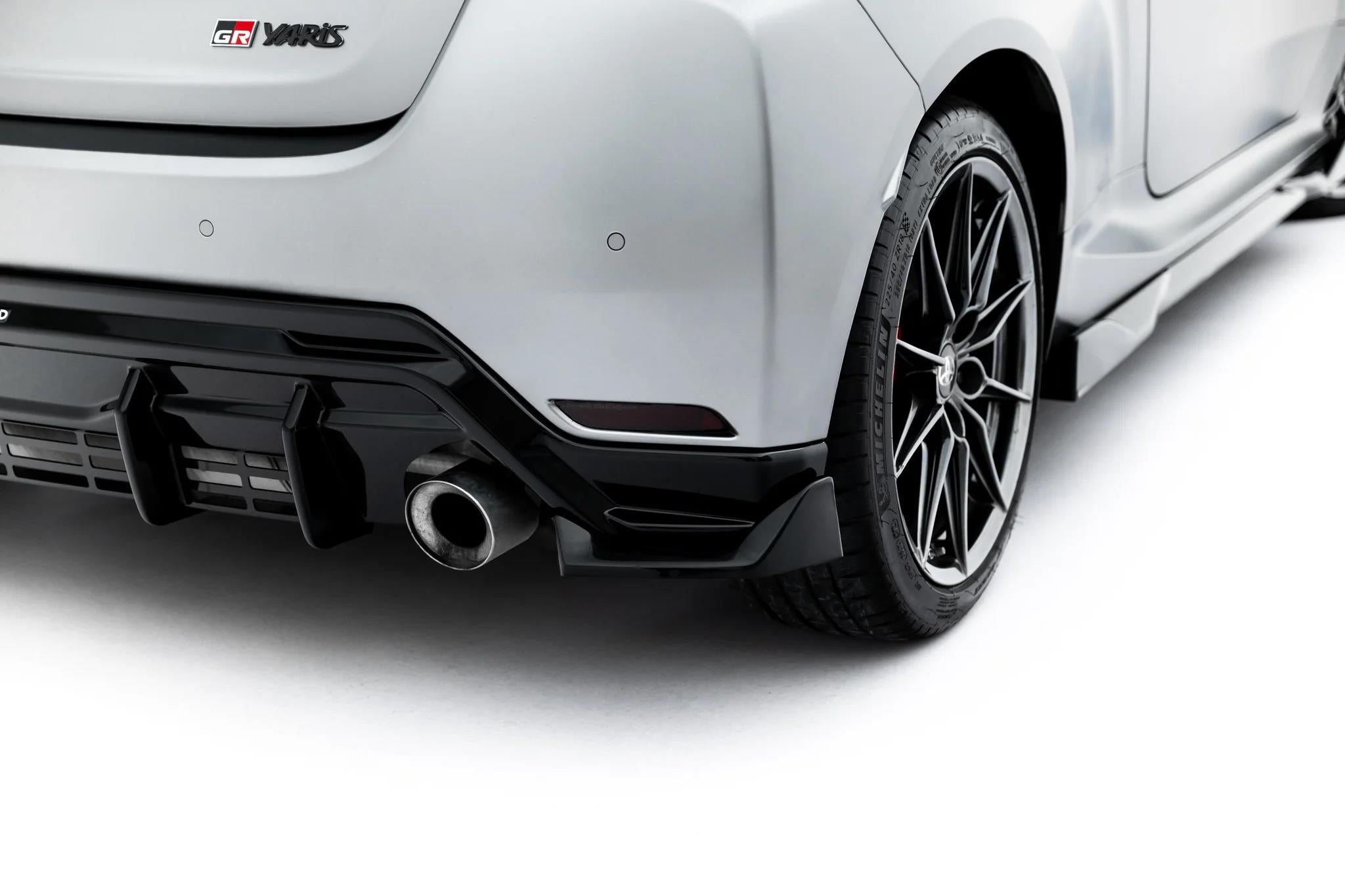 Maxton Design Heck Ansatz Flaps Diffusor V.4 passend für Toyota GR Yaris Mk4 Facelift schwarz Hochglanz