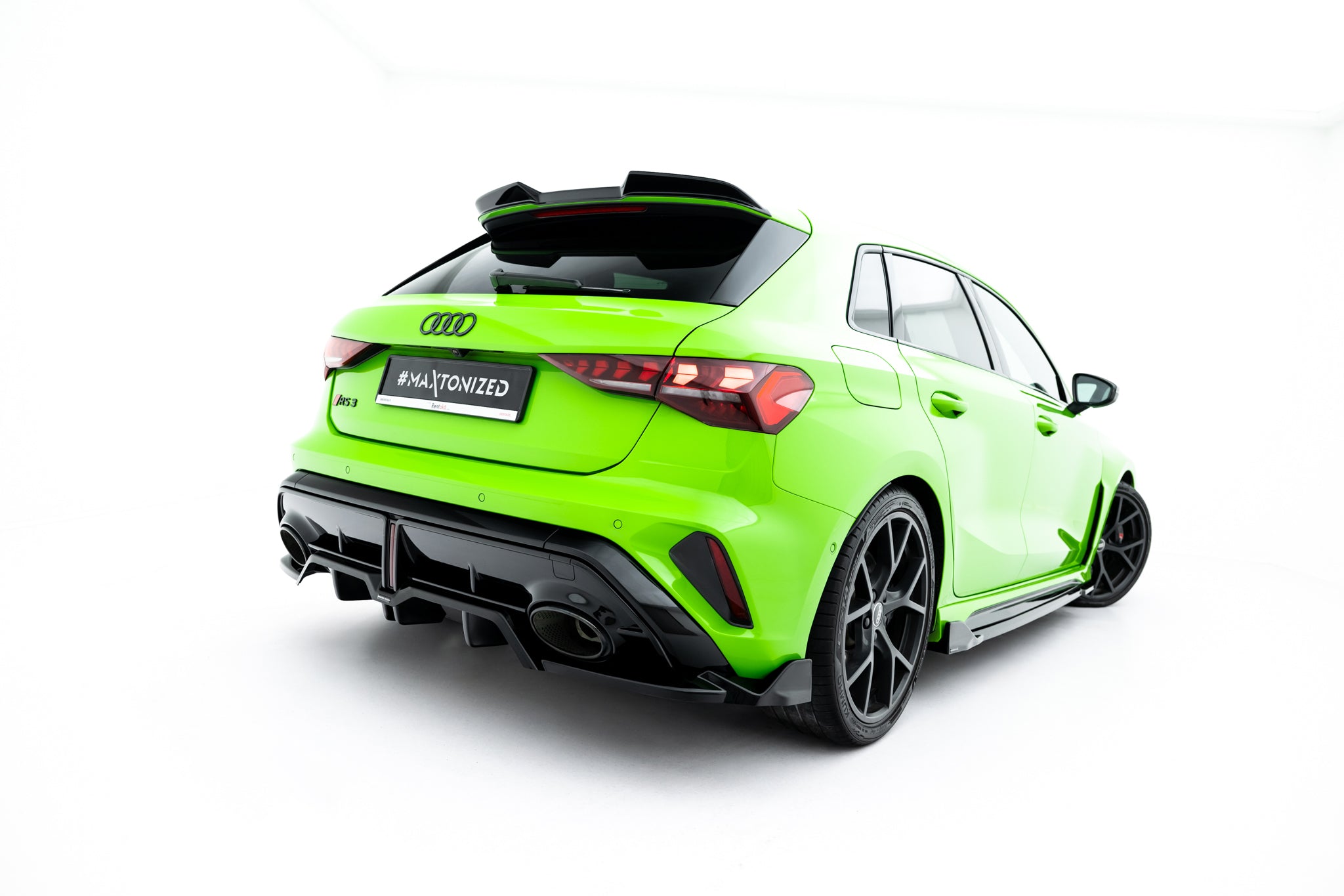 Maxton Design Street+ Mittlerer Diffusor RACE passend für V.3 Audi RS3 Sportback 8Y Facelift schwarz Hochglanz