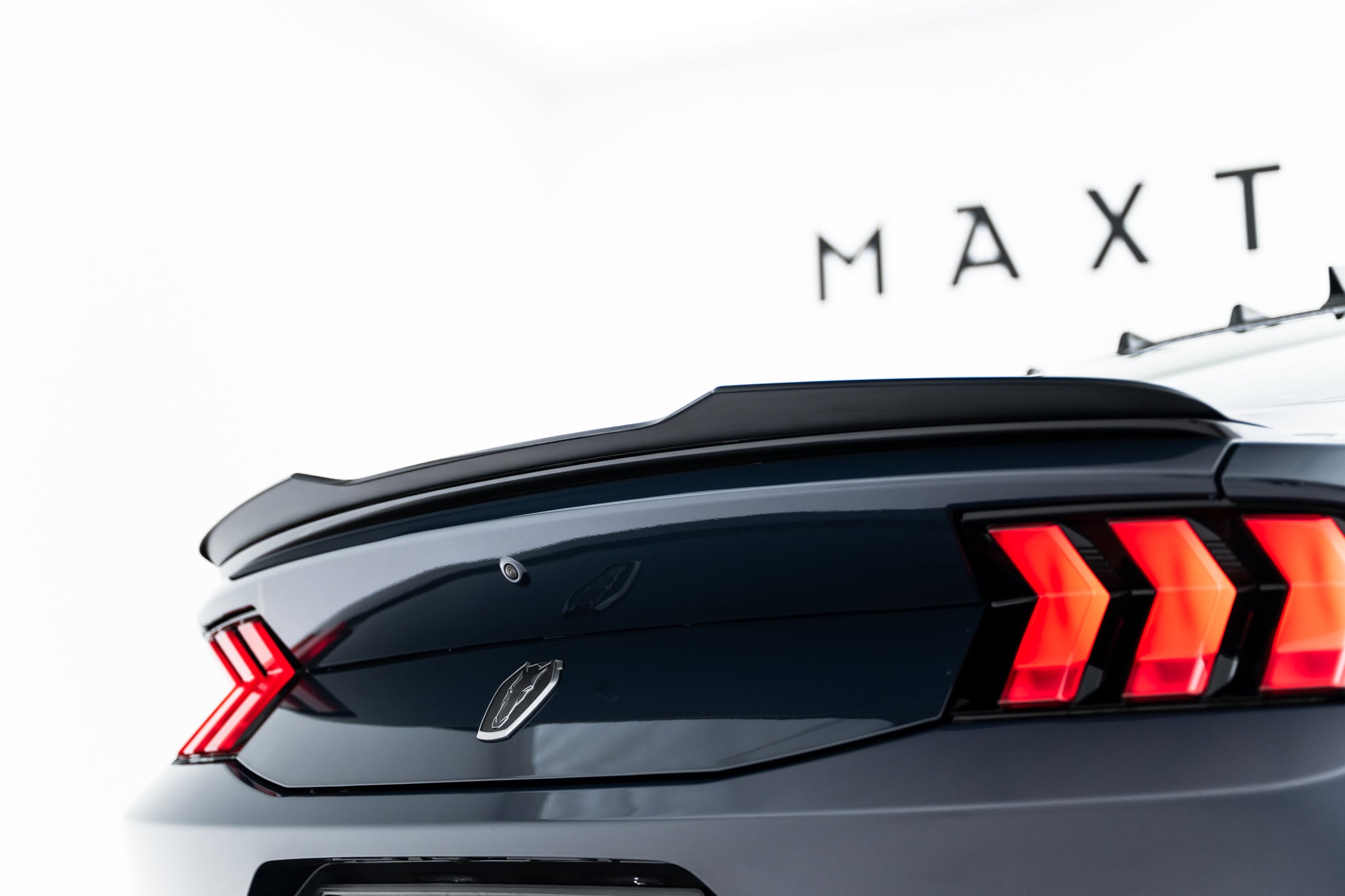 Maxton Design Spoiler CAP passend für Ford Mustang Dark Horse Mk7 schwarz Hochglanz