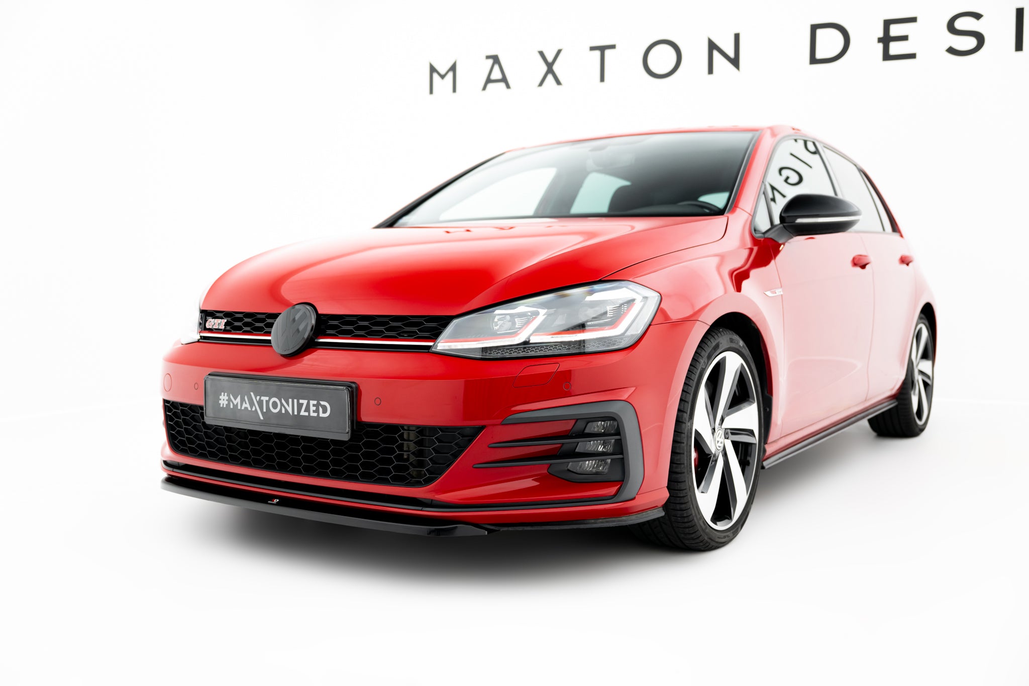 Maxton Design Street+ Spoilerlippe Front Ansatz V.5 passend für VW Golf GTI / GTD Mk7 Facelift schwarz Hochglanz