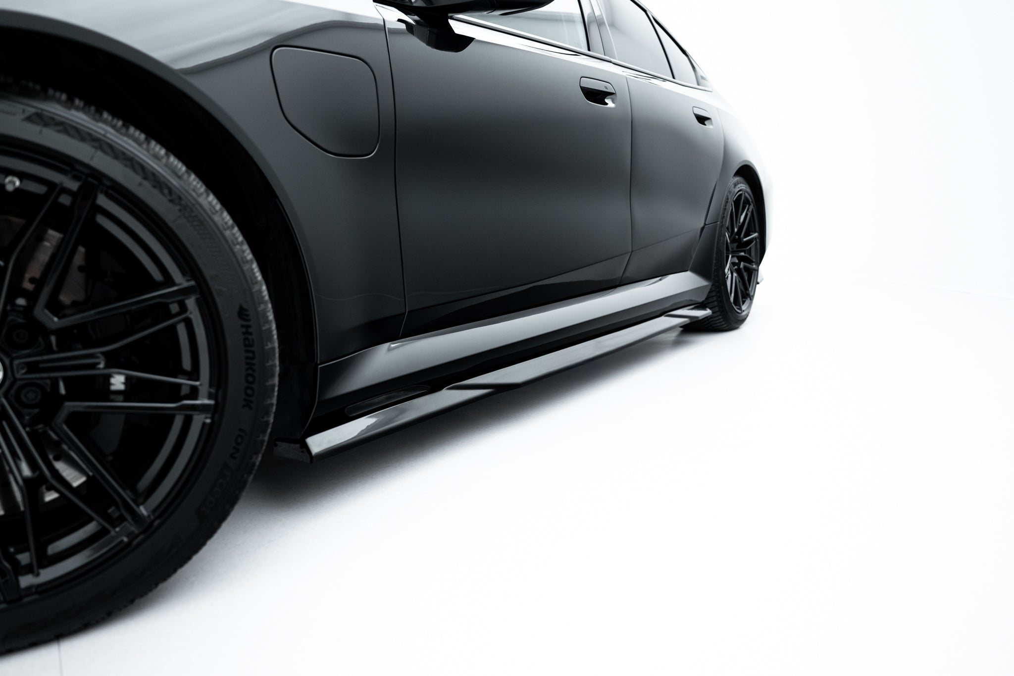 Maxton Design Street+ Seitenschweller Leisten passend für BMW M5 Limousine / Touring G90 schwarz Hochglanz