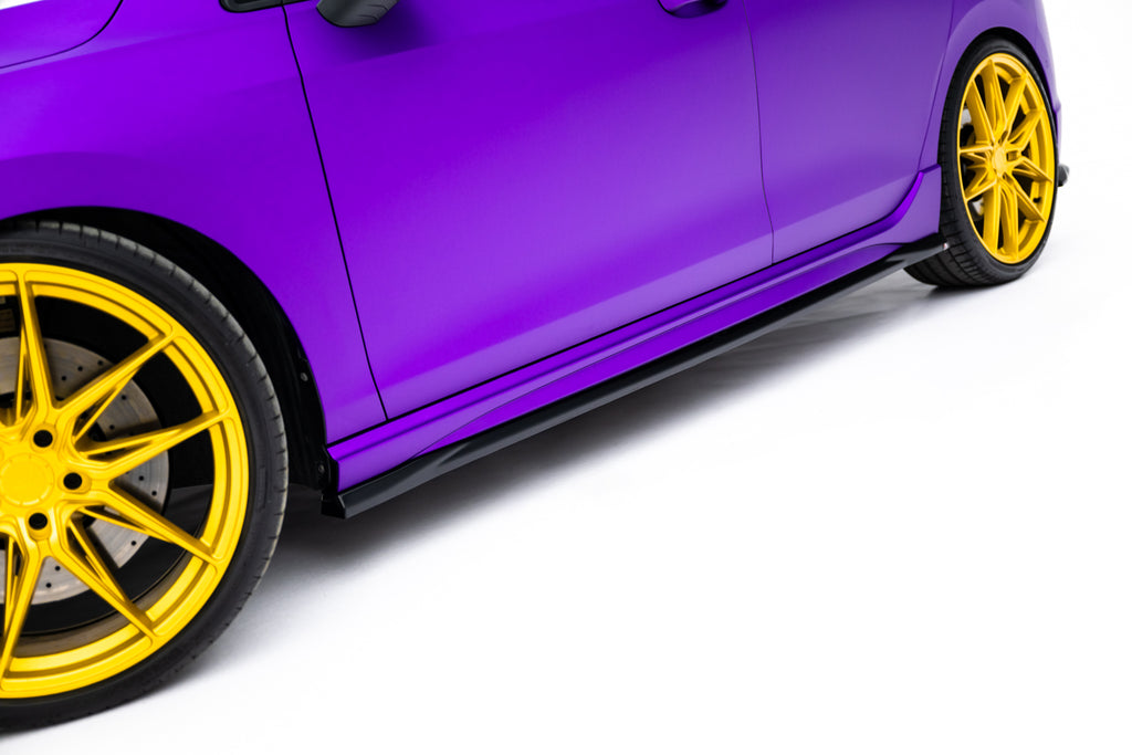 Maxton Design Street+ Seitenschweller Leisten passend für V.5 VW Golf R Hatchback Mk8 / Mk8 Facelift schwarz Hochglanz