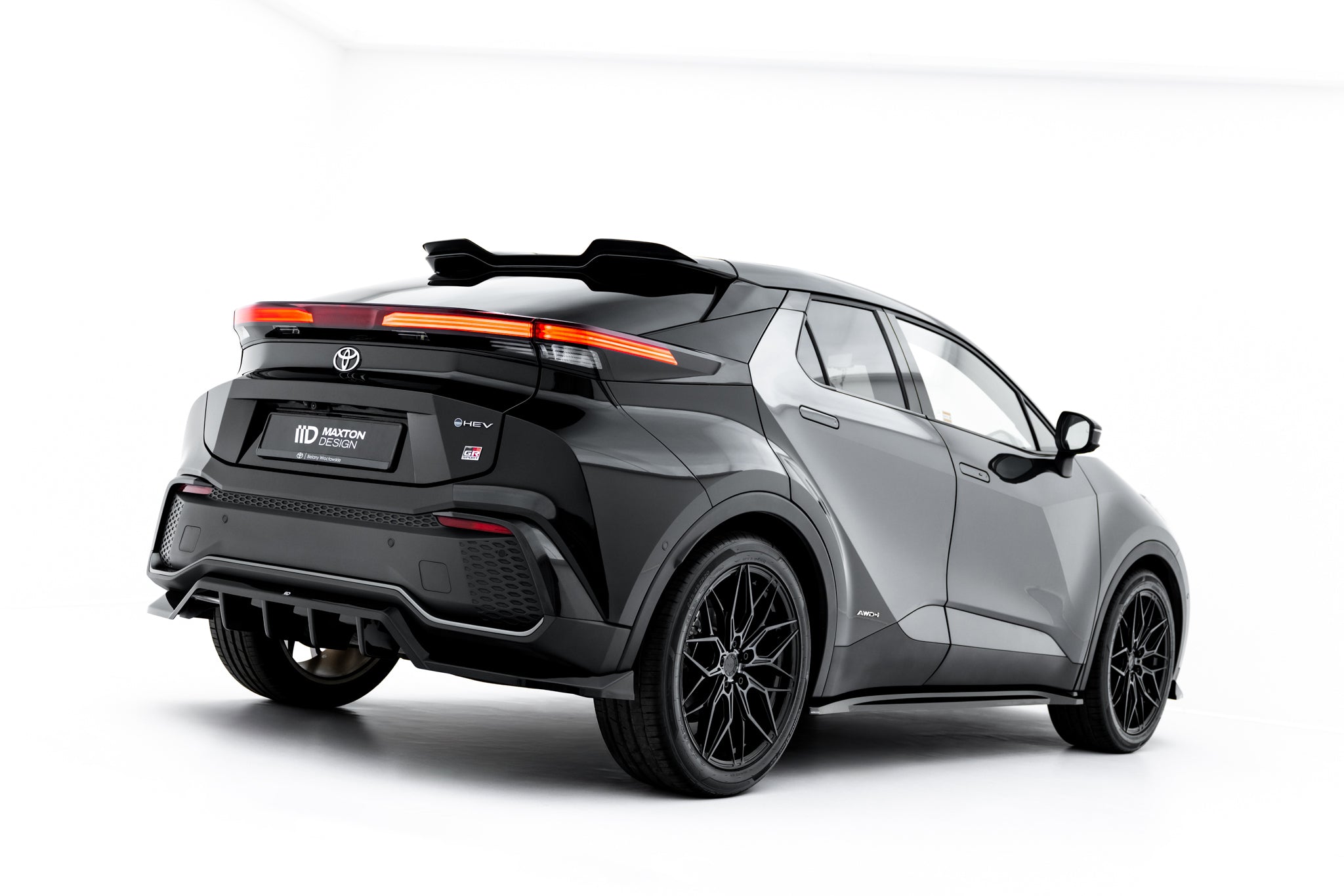 Maxton Design Street+ Mittlerer Diffusor RACE passend für Toyota C-HR Mk2 schwarz Hochglanz