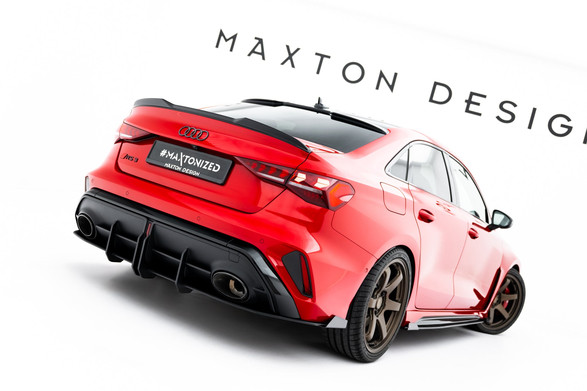 Maxton Design Hintere Seiten Flaps passend für Audi RS3 Limousine 8Y Facelift schwarz Hochglanz