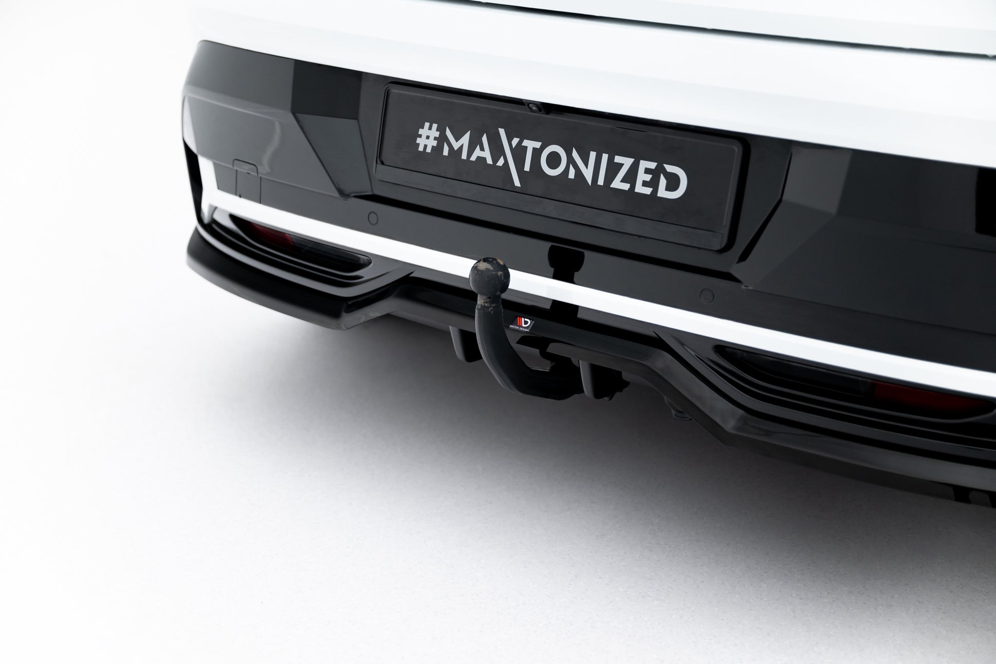 Maxton Design Mittlerer Diffusor Heck Ansatz DTM Look passend für Renault Megane E-Tech Electric Mk1 schwarz Hochglanz