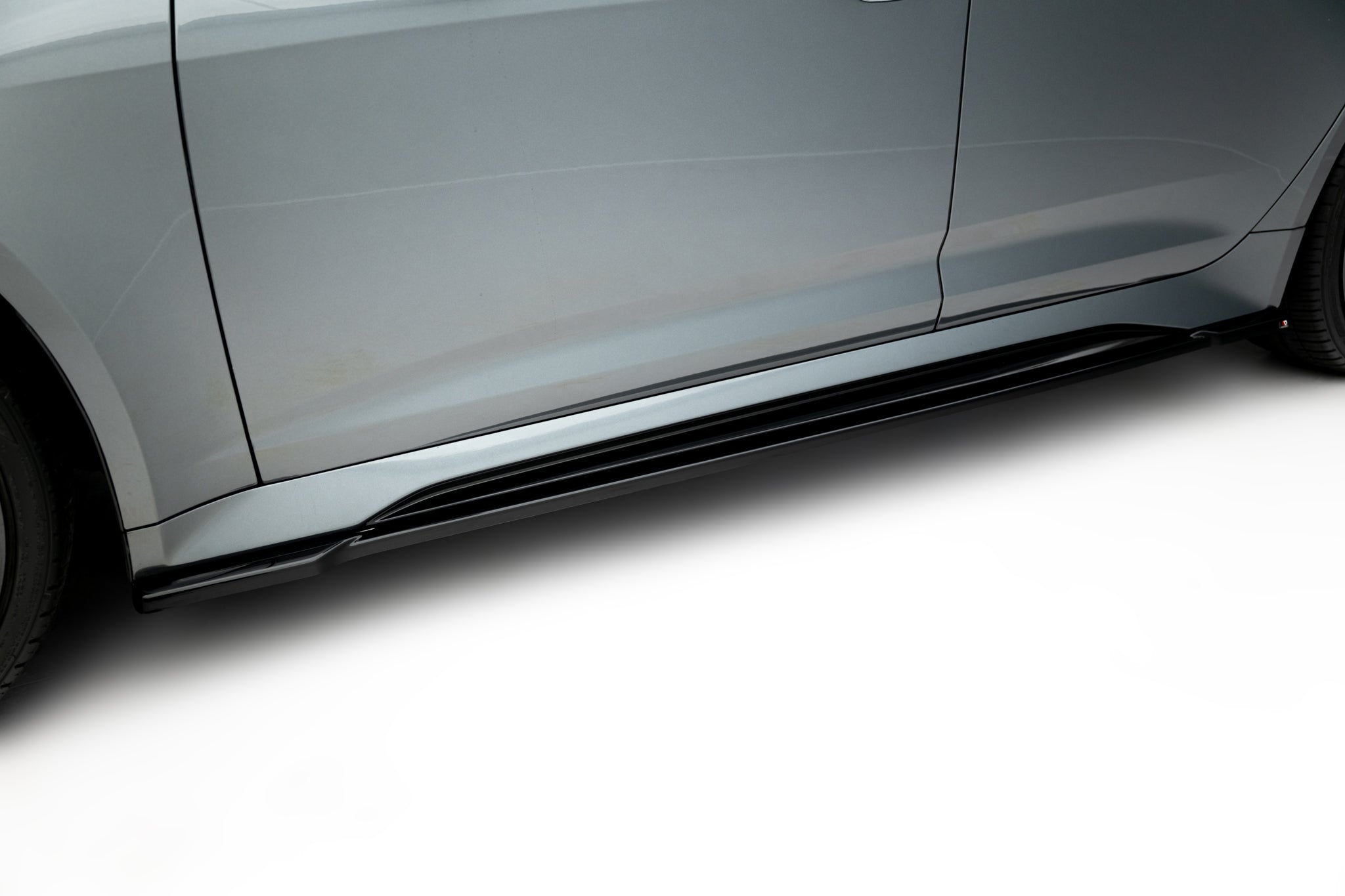 Maxton Design Street+ Seitenschweller Leisten passend für V.1 passend für Audi RS6 C8 / C8 Facelift schwarz Hochglanz