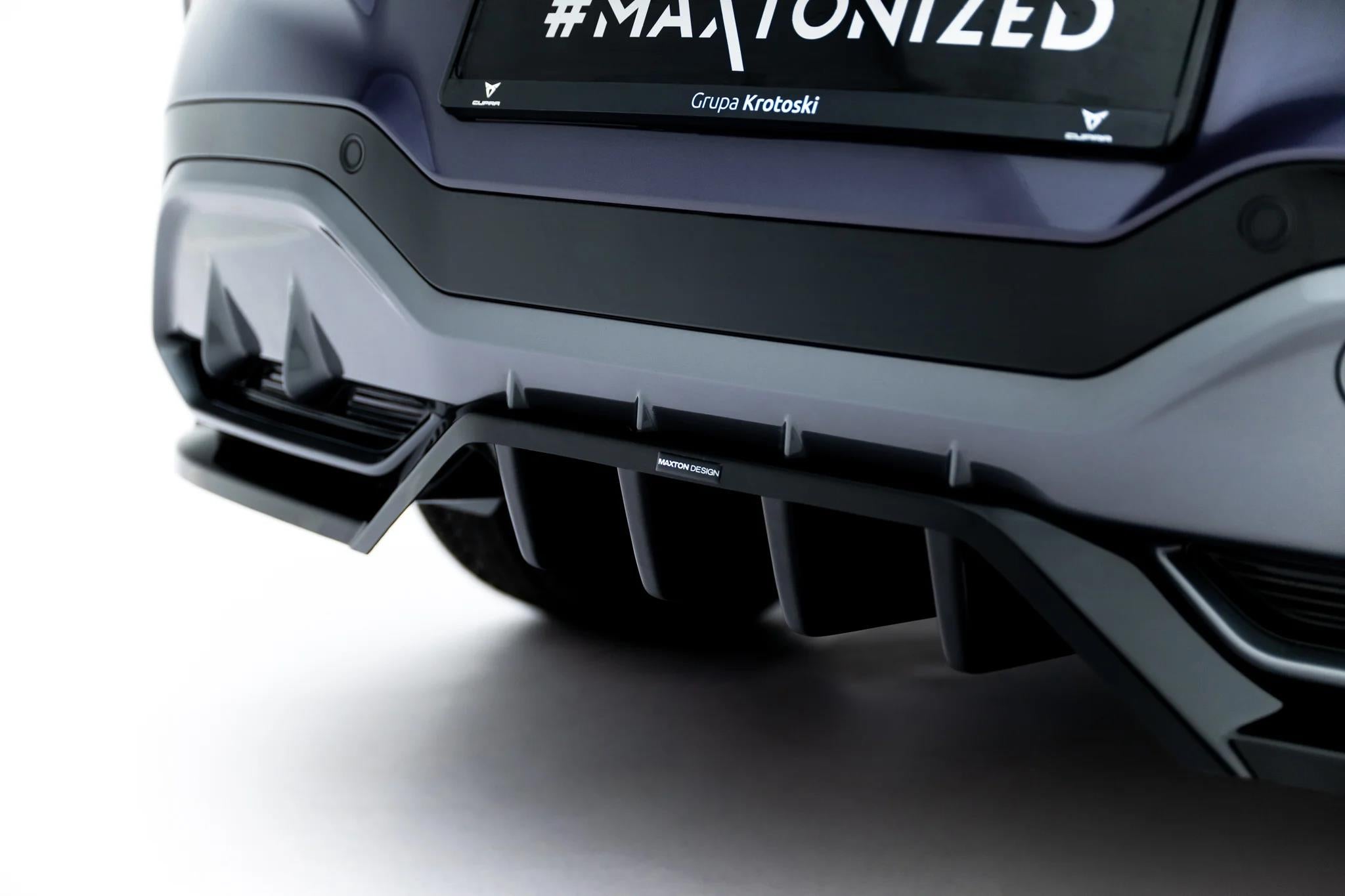 Maxton Design Street+ Mittlerer Diffusor RACE passend für V.3 Cupra Terramar Mk1 (mit AHK) schwarz Hochglanz