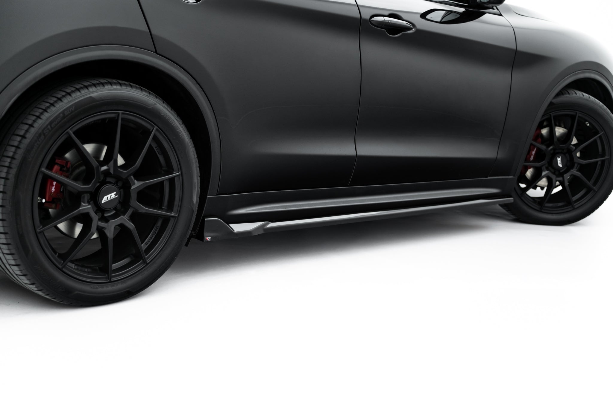 Maxton Design Street+ Seitenschweller Leisten V.2 passend für Alfa Romeo Stelvio Mk1 schwarz Hochglanz