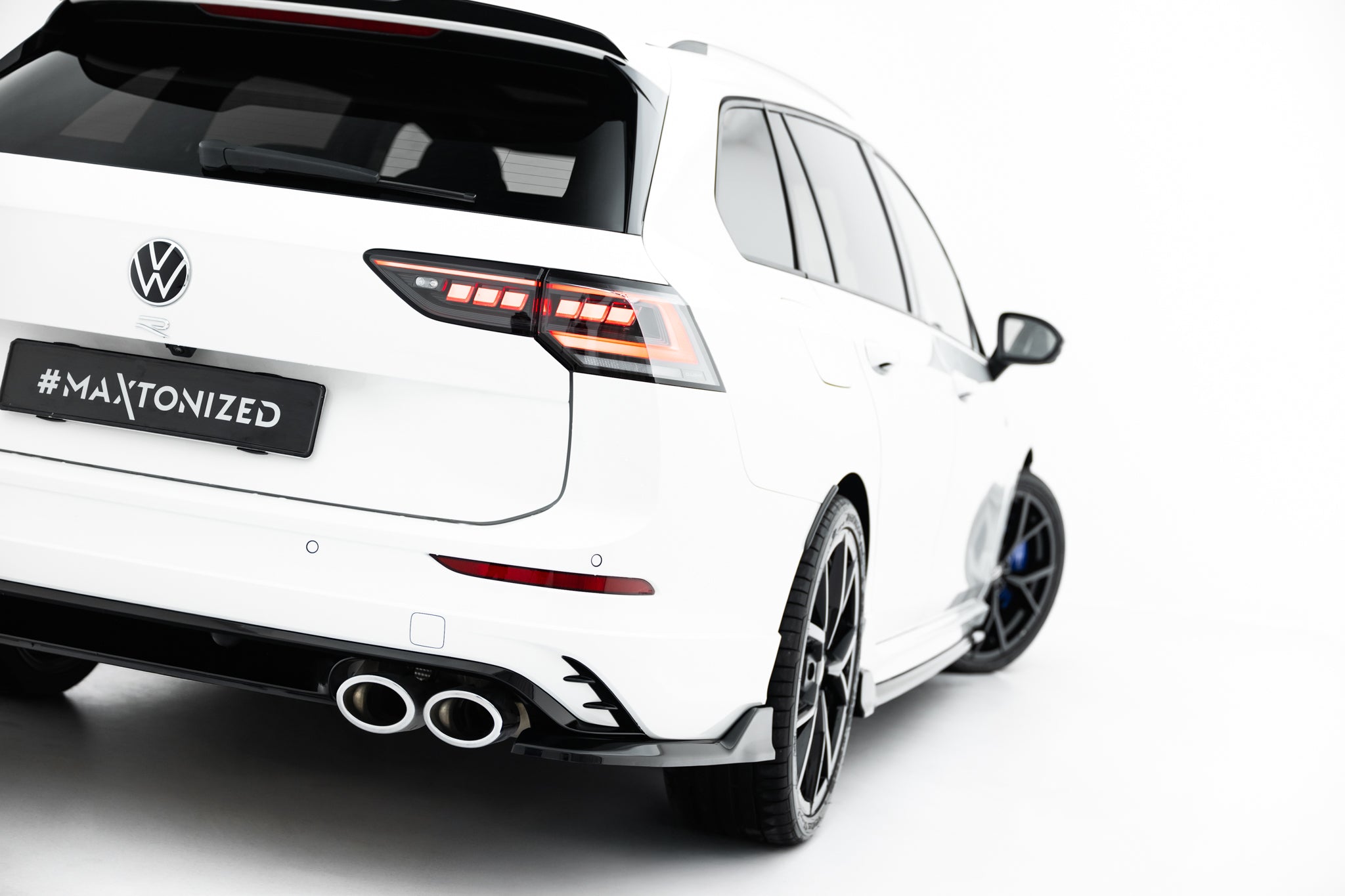 Maxton Design Heck Ansatz Flaps Diffusor V.1 passend für VW Golf R Variant Mk8 / Mk8 Facelift schwarz Hochglanz