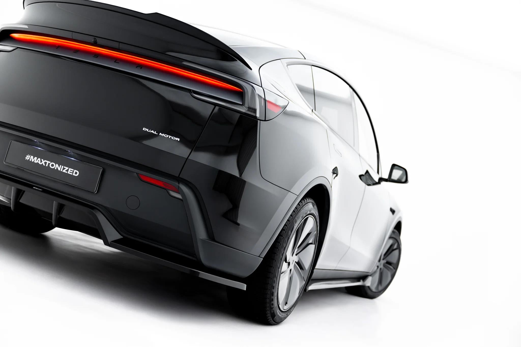Maxton Design Street+ Mittlerer Diffusor RACE passend für Tesla Model Y Premium Mk1 Facelift schwarz Hochglanz