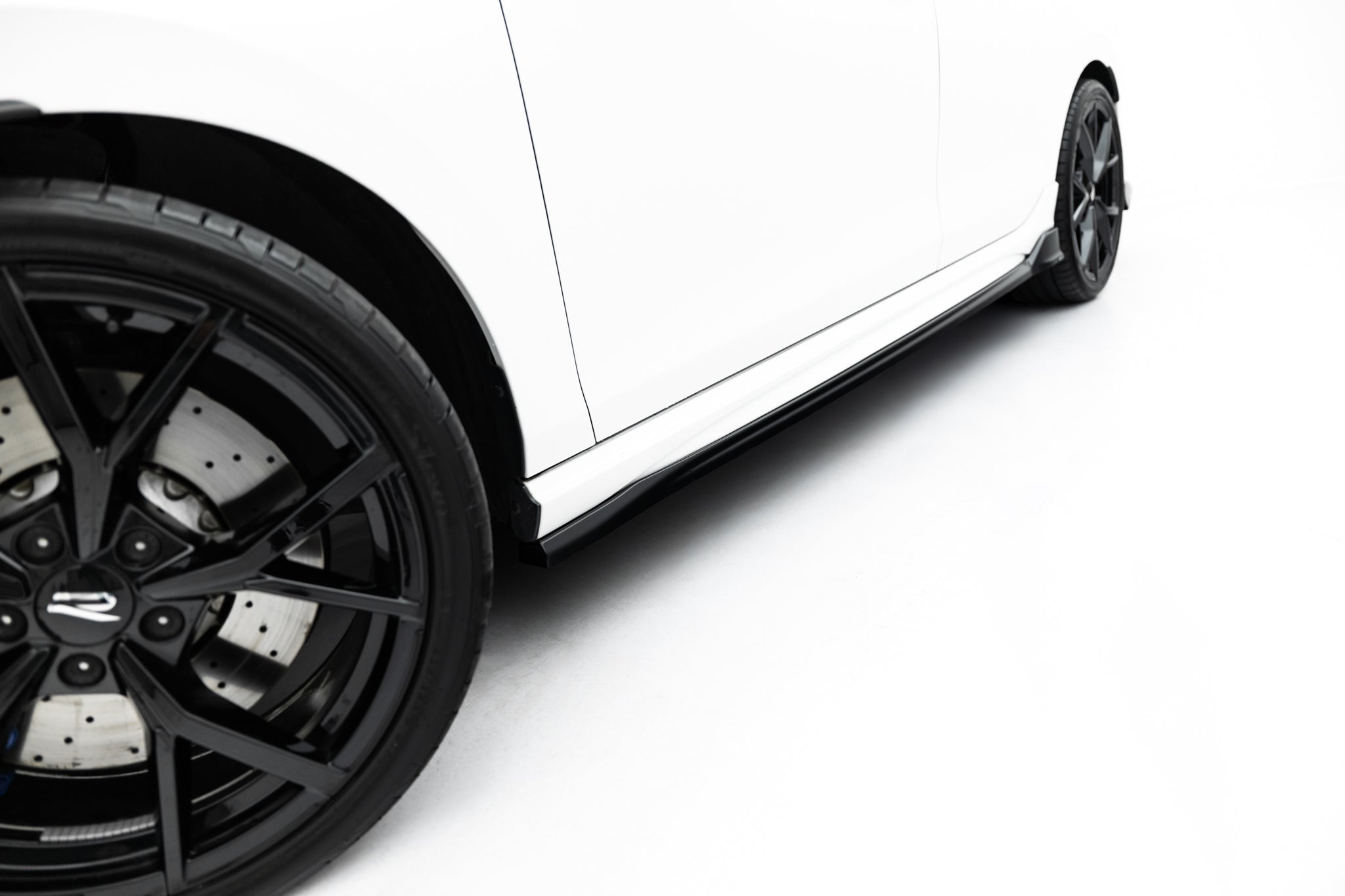 Maxton Design Street+ Seitenschweller Leisten passend für VW Golf R Variant Mk8 / Mk8 Facelift schwarz Hochglanz