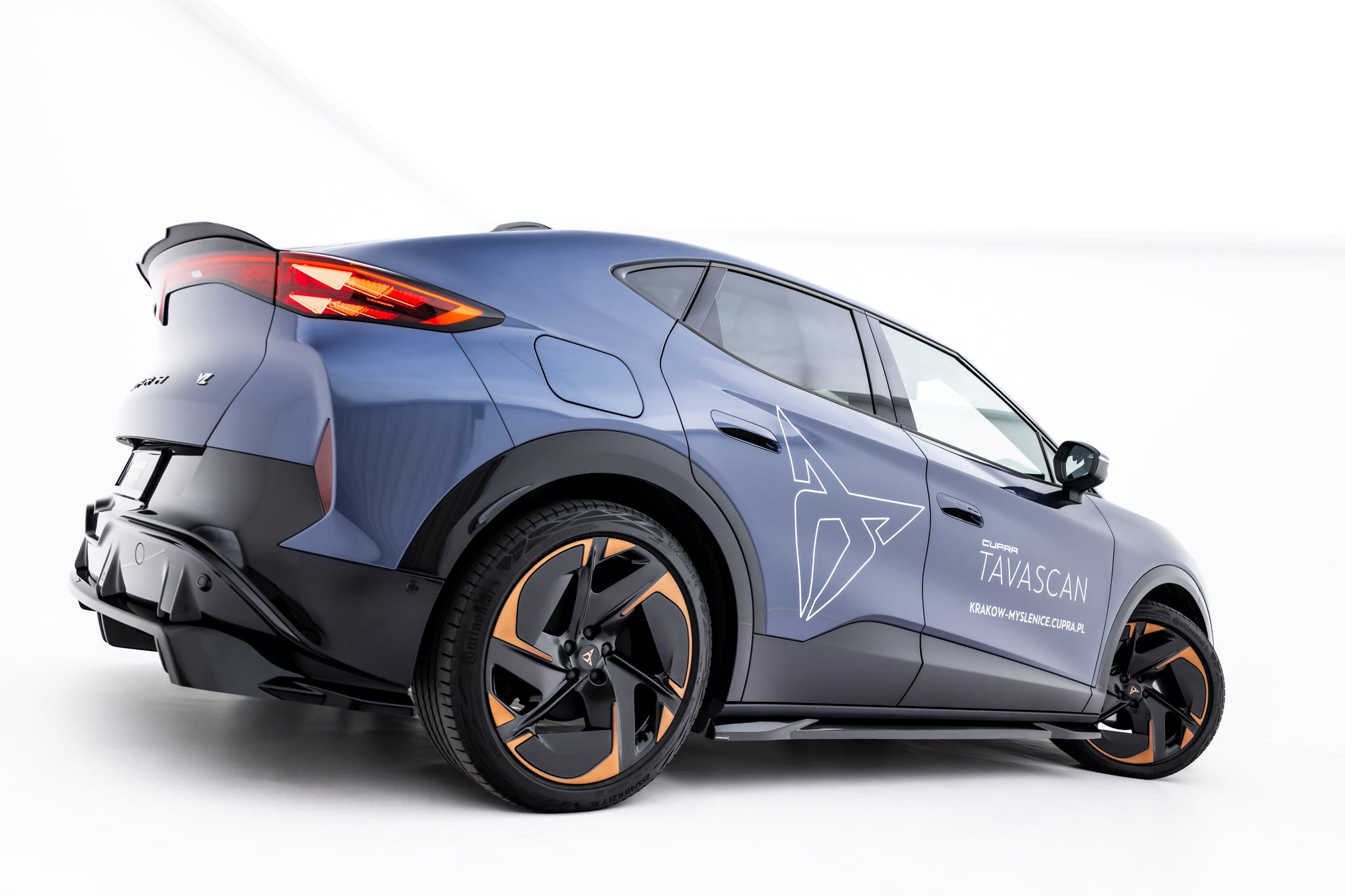 Maxton Design Street+ Seitenschweller Leisten passend für Cupra Tavascan Mk1 schwarz Hochglanz