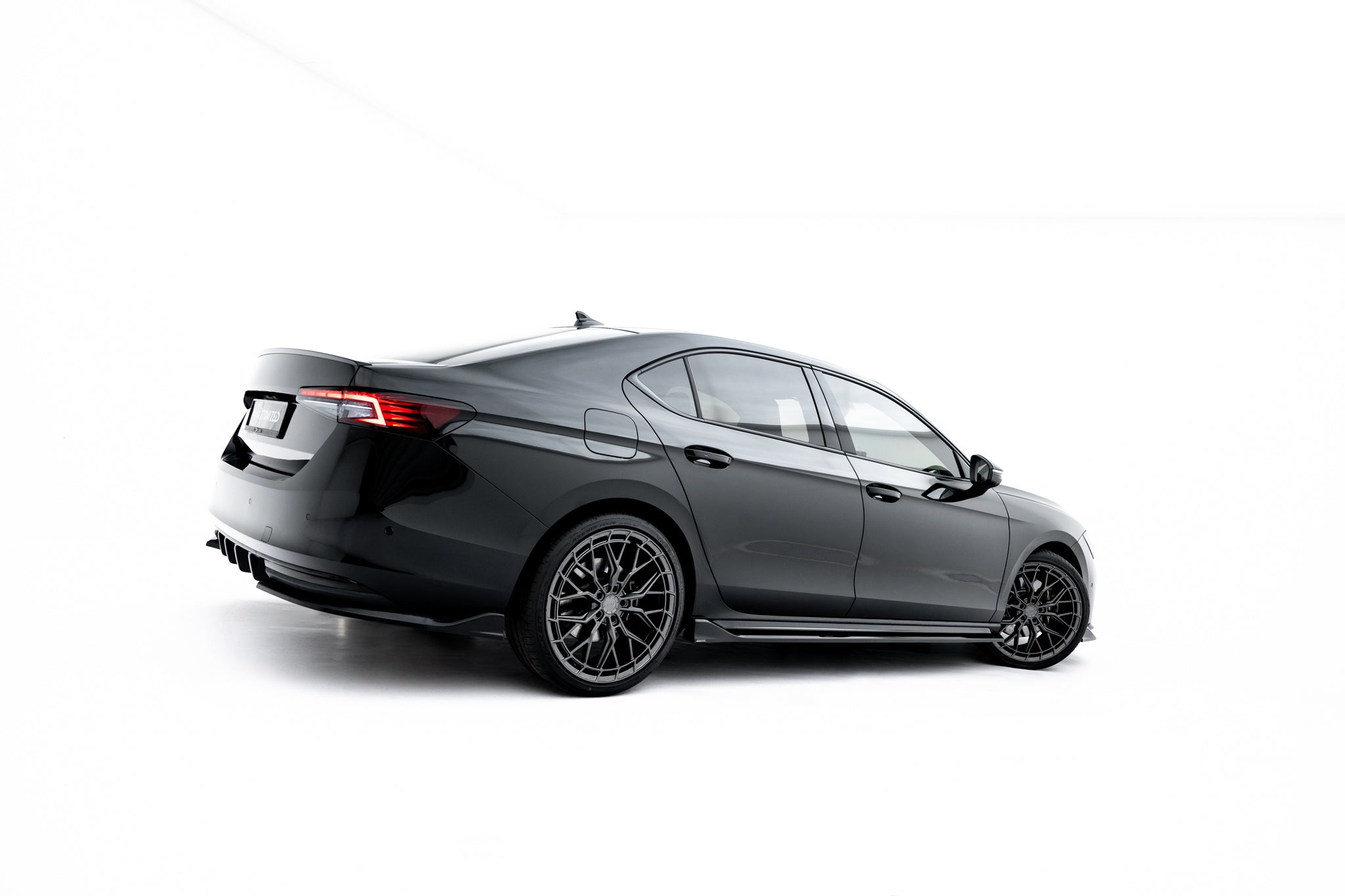 Maxton Design Street+ Seitenschweller Leisten V.2 passend für Skoda Superb Sportline Mk4 schwarz Hochglanz