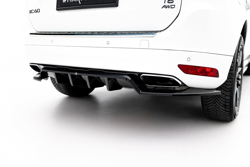 Maxton Design Street+ Mittlerer Diffusor RACE passend für Volvo XC60 Mk1 Facelift schwarz Hochglanz