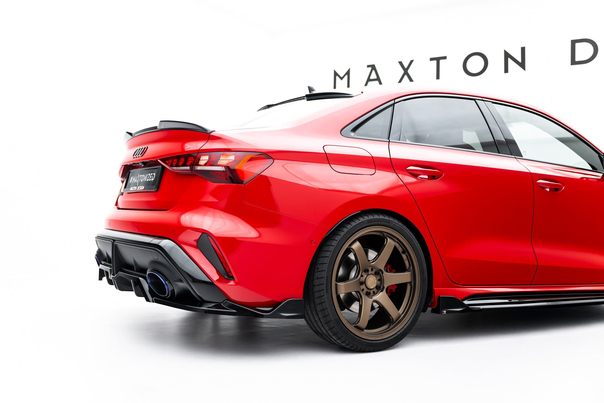 Maxton Design Street+ Mittlerer Diffusor RACE V.2 passend für Audi RS3 Limousine 8Y Facelift schwarz Hochglanz