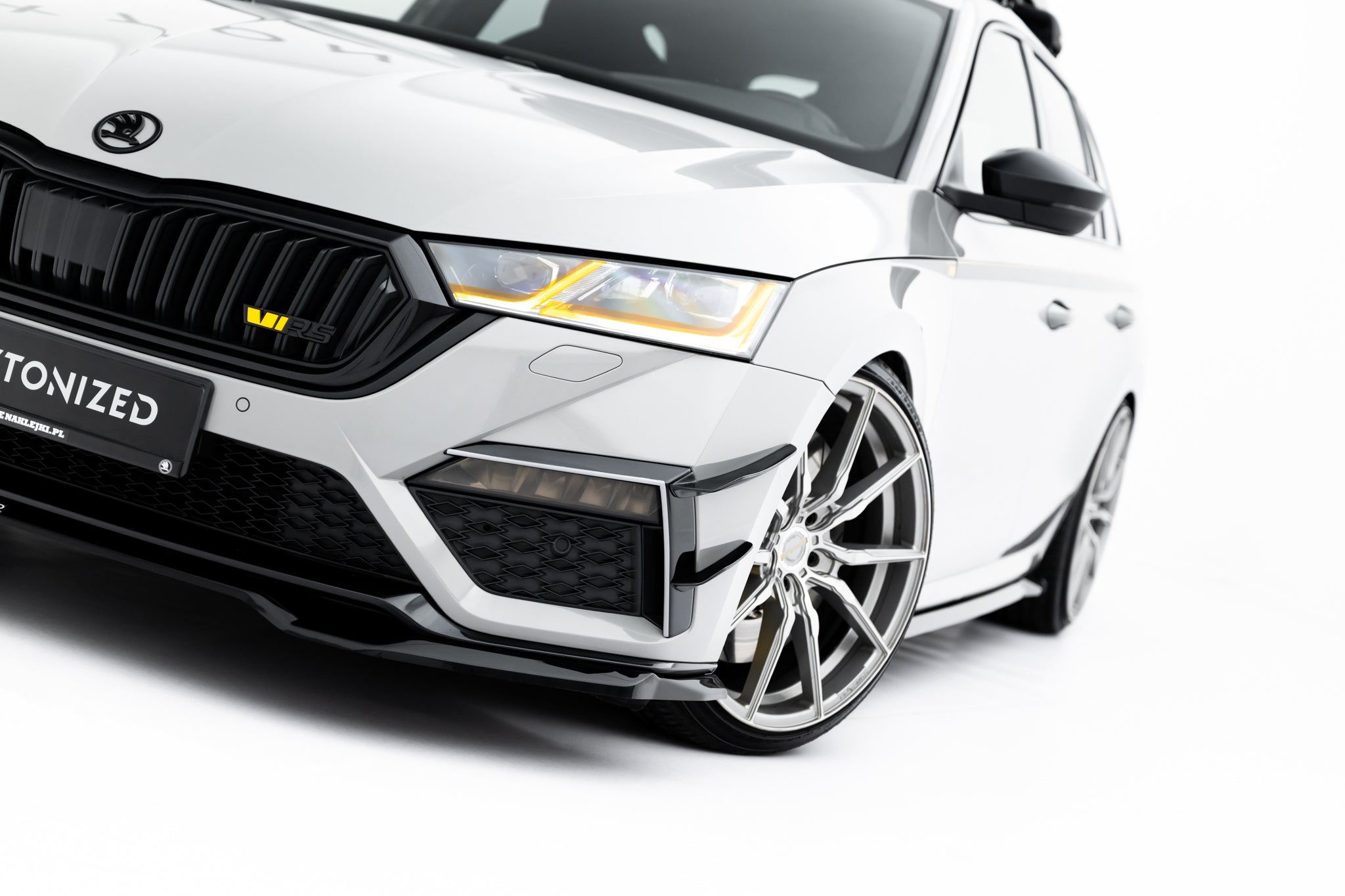 Maxton Design Stoßstangen Flaps Wings vorne Canards passend für Skoda Octavia RS Mk4