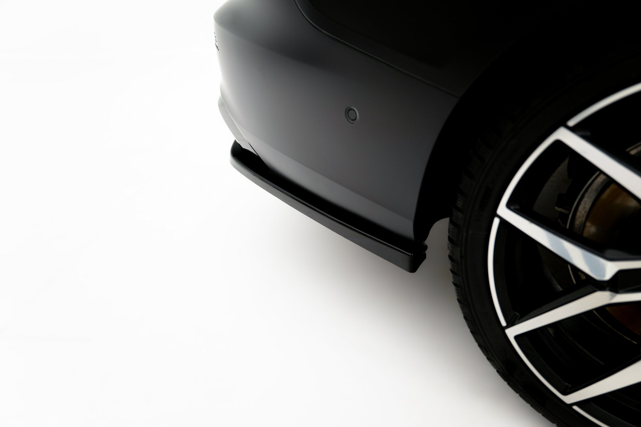 Maxton Design Street+ Mittlerer Diffusor RACE passend für Volvo S60/V60 R-Design Mk3 schwarz Hochglanz