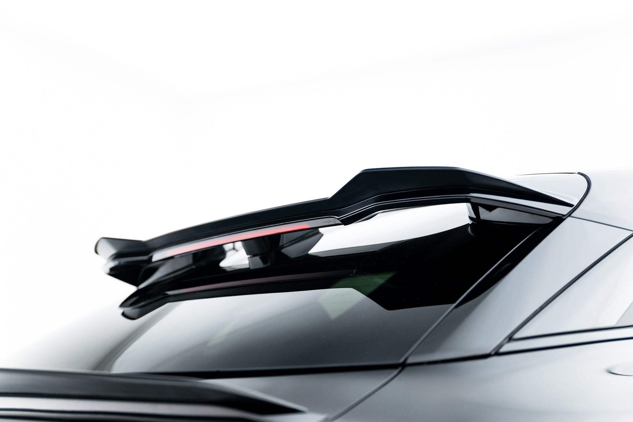 Maxton Design Höher Spoiler CAP passend für BYD Sealion 7 Mk1 schwarz Hochglanz