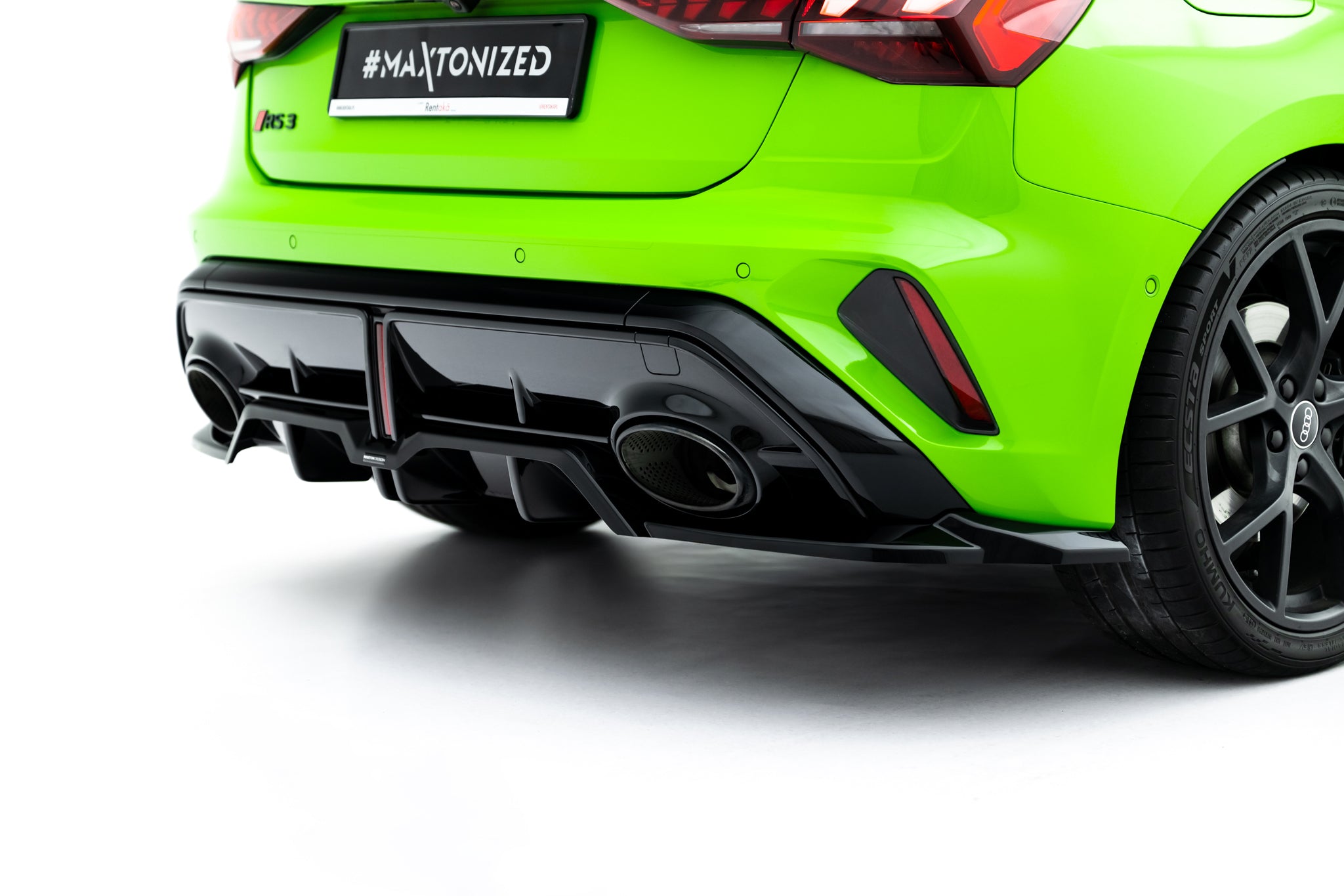 Maxton Design Street+ Mittlerer Diffusor RACE V.2 passend für Audi RS3 Sportback 8Y Facelift schwarz Hochglanz