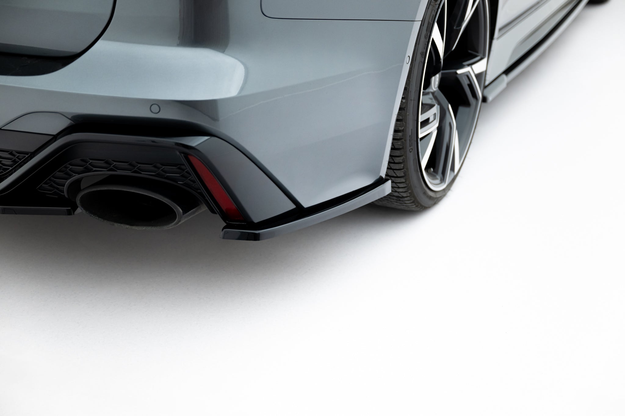 Maxton Design Heck Ansatz Flaps Diffusor V.1 passend für Audi RS6 C8 / C8 Facelift schwarz Hochglanz