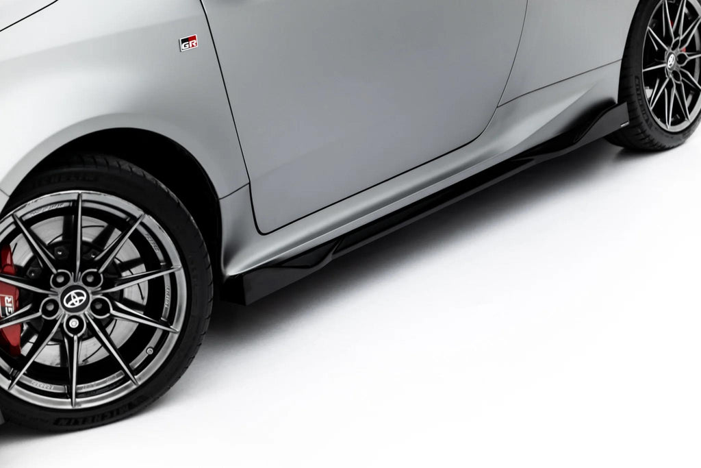 Maxton Design Street+ Seitenschweller Leisten V.2 passend für Toyota GR Yaris Mk4 Facelift schwarz Hochglanz