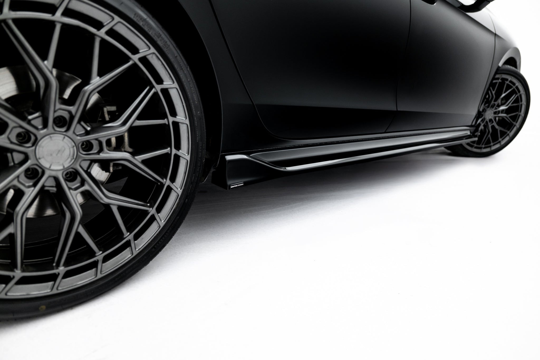 Maxton Design Street+ Seitenschweller Leisten V.2 passend für Skoda Superb Sportline Mk4 schwarz Hochglanz