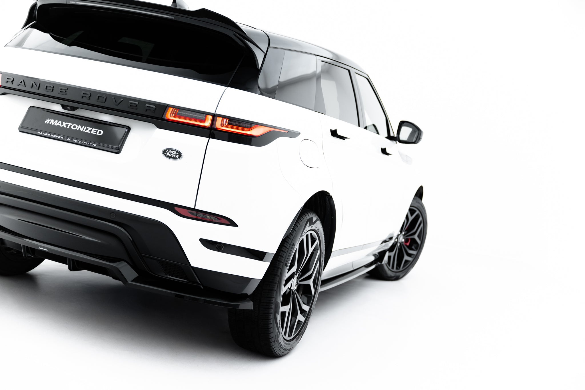 Maxton Design Street+ Mittlerer Diffusor RACE passend für Land Rover Range Rover Evoque Dynamic Mk2 schwarz Hochglanz