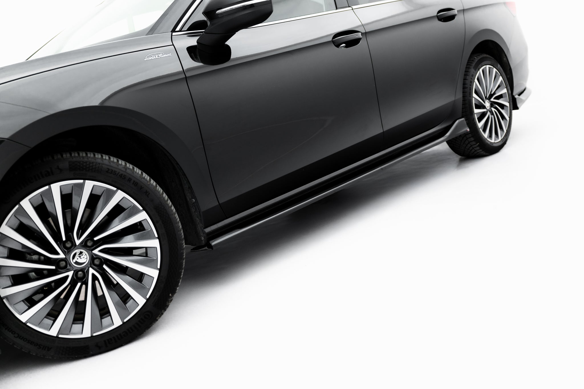 Maxton Design Street+ Seitenschweller Leisten V.2 passend für Skoda Superb Mk4 schwarz Hochglanz