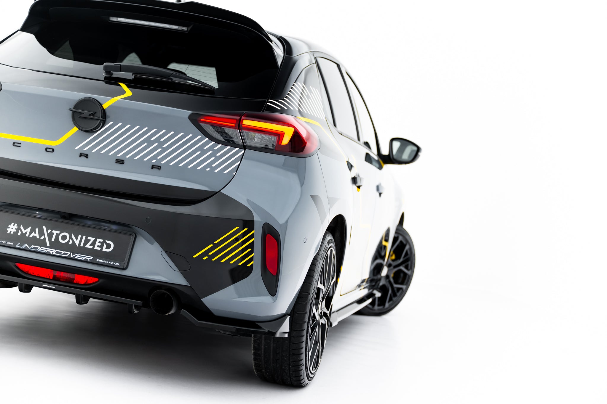 Maxton Design Street+ Mittlerer Diffusor RACE passend für Opel Corsa F Facelift (Mk6 Facelift) schwarz Hochglanz