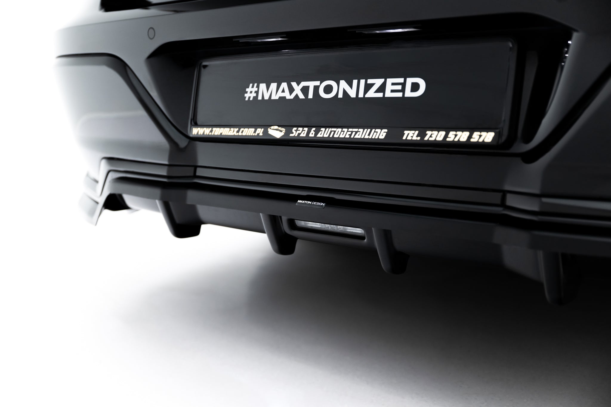 Maxton Design Street+ Mittlerer Diffusor RACE V.2 passend für BMW 7 M-Paket G70 schwarz Hochglanz
